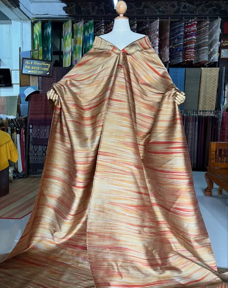 ผ้าไหมลายพิเศษ มัดหมี่สายฝน ไหมแท้ สีส้มสลับสีเหลืองขาว เลือกตามขนาด รหัส MMFZ-116-1029681