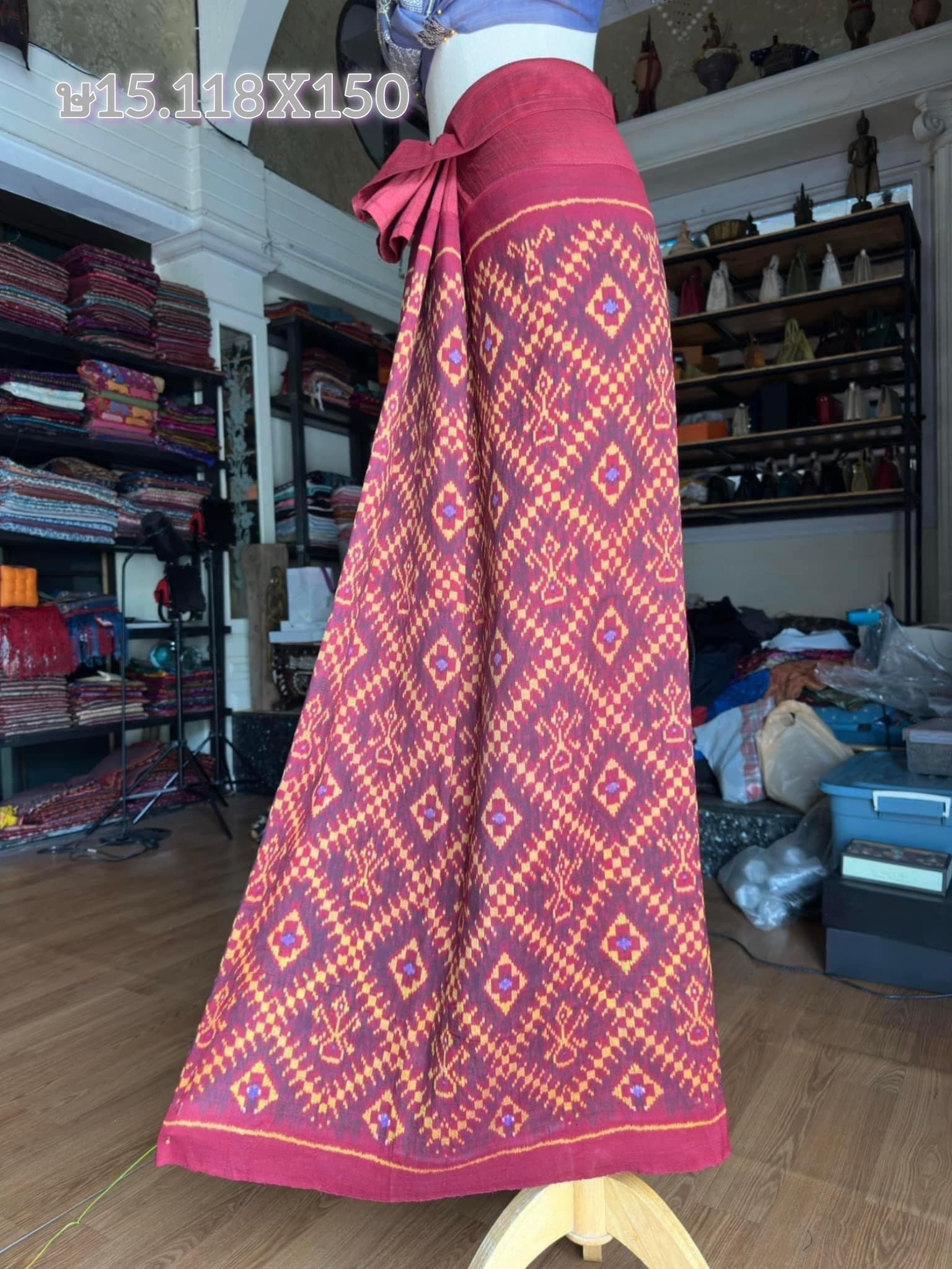 ซิ่น ไหมมัดหมี่รุ่นพิเศษ ซิ่นพระตะบอง งานทอ 3ตะกอ ขนาด 118x150ซม สีแดง รหัส N9-SIL-070667145515