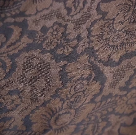 ผ้าไหมสปันซิลเกรด A+ ทอด้วยเครื่องอย่างประณีต Jacquard (แจ็คการ์ด) หน้ากว้าง 148 ซม. สีน้ำตาลเข้ม ตัดขายเป็นหลา รหัส CISP-CT-103141