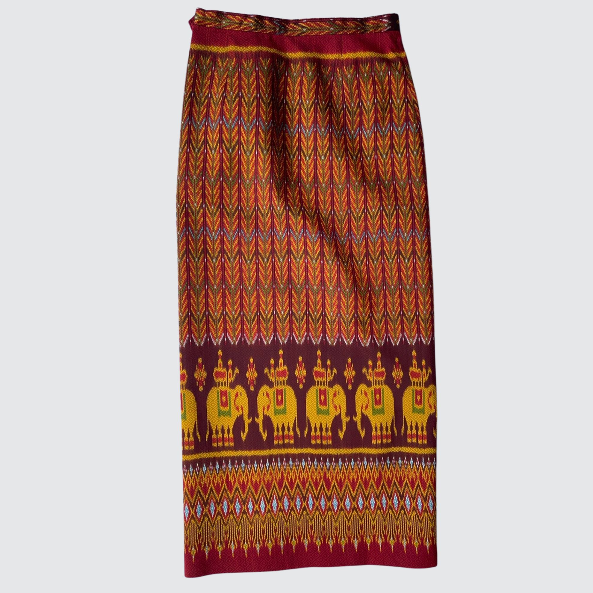 ผ้าถุงป้าย แบบเลื่อนตะขอตามไซส์ ลายโฮลเชิงช้าง สีแดง รหัส WM-PTS-1009681421