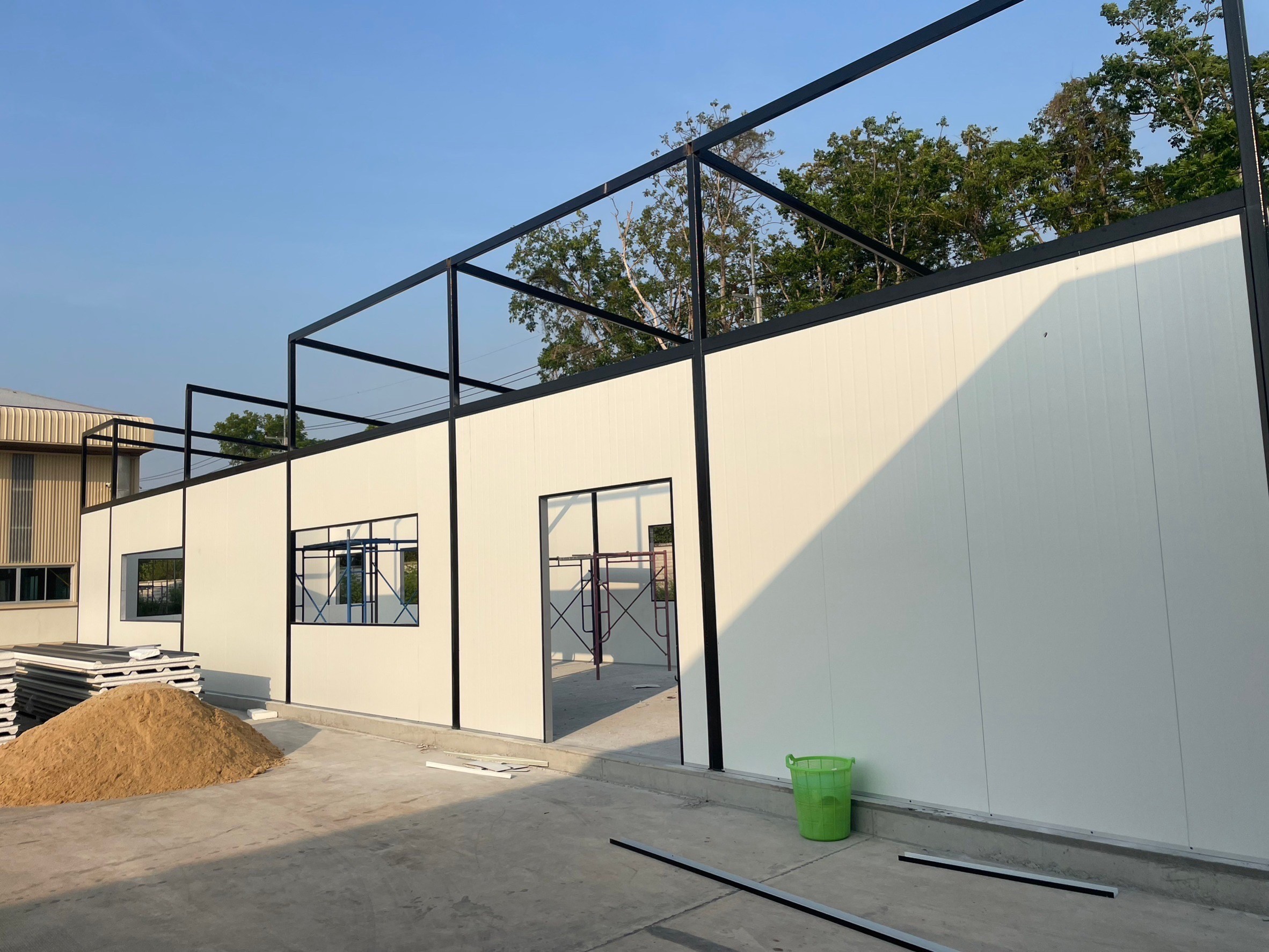 ออฟฟิศสำเร็จรูป บริษัทเหลียงซิ ขนาด5.00x20.00x4.50 เมตร