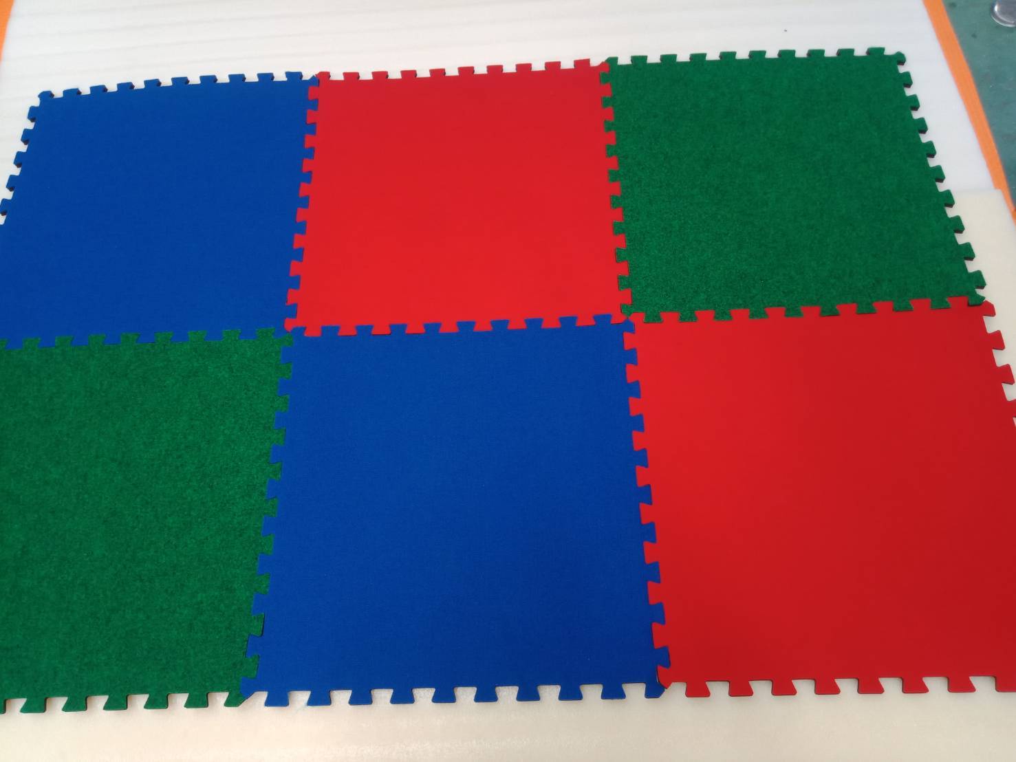 พรมปูพื้นแบบจิ๊กซอว์ราคาถูกสุด