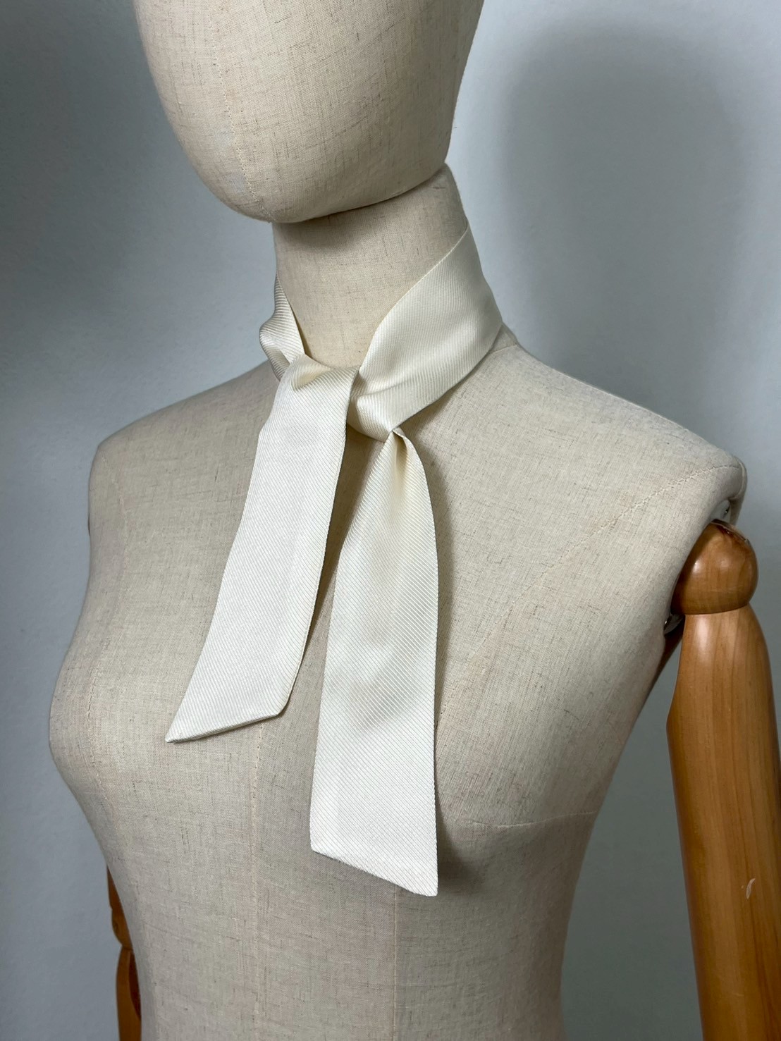 ไทริ้บบิ้น ผ้าไหมลายริ้ว 4ตะกอ ขนาด 5 x 86.5 cm (ผลิตขั้นต่ำ 8 เส้น)