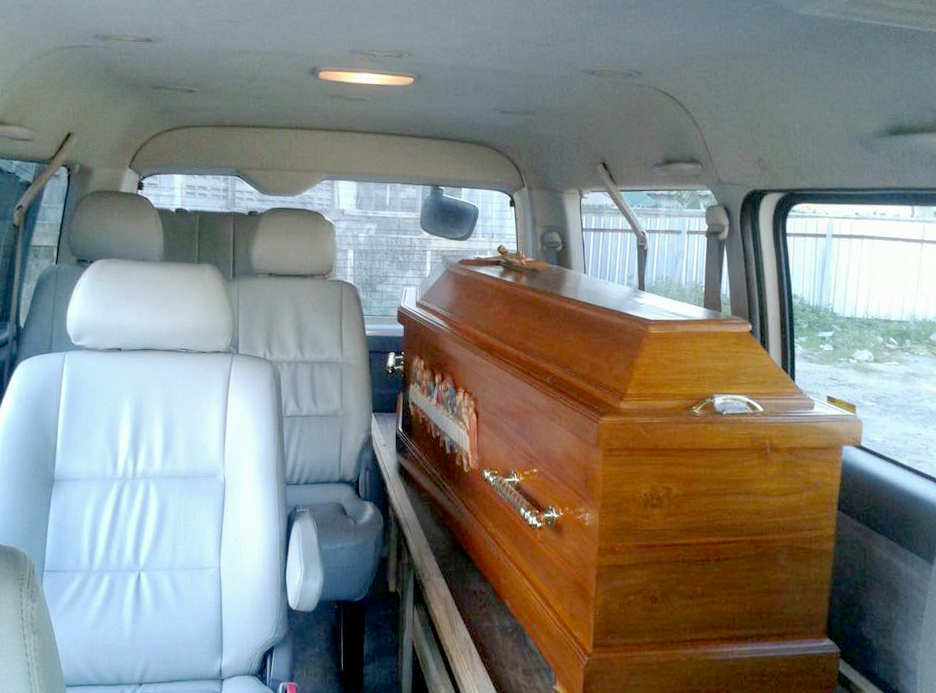 รถตู้เคลื่อนย้ายผู้เสียชีวิต