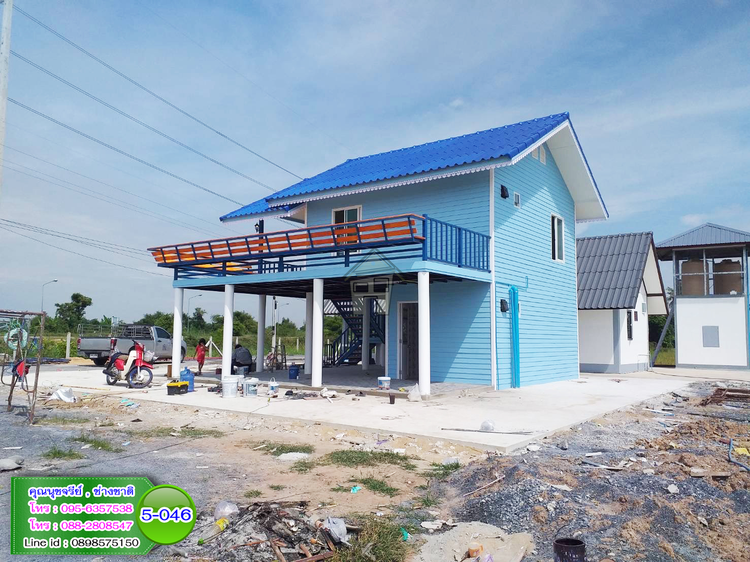 5-046 - บ้านน็อคดาวน์สองชั้นสีฟ้า - หลังใหญ่ - ทรงจั่วมุกซ้อน