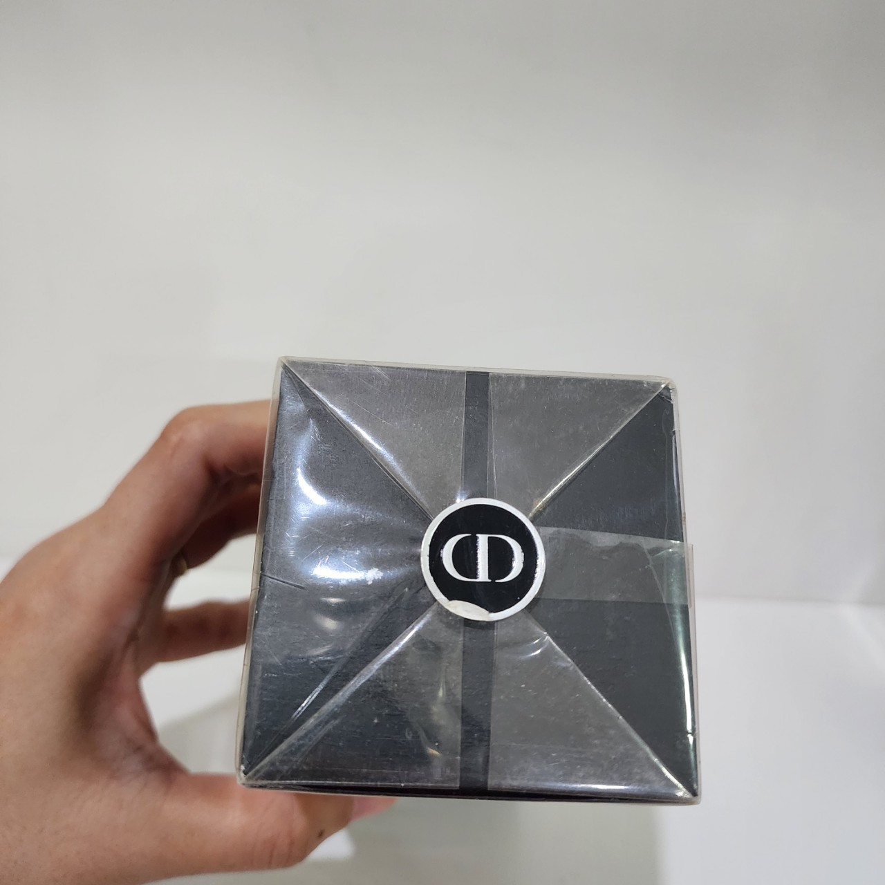 น้ำหอมแท้ Christian Dior Fahrenheit EDT 200ml กล่องซีลตูดหลุดกล่องไม่สวยบุบ ( รหัส 9L01 )