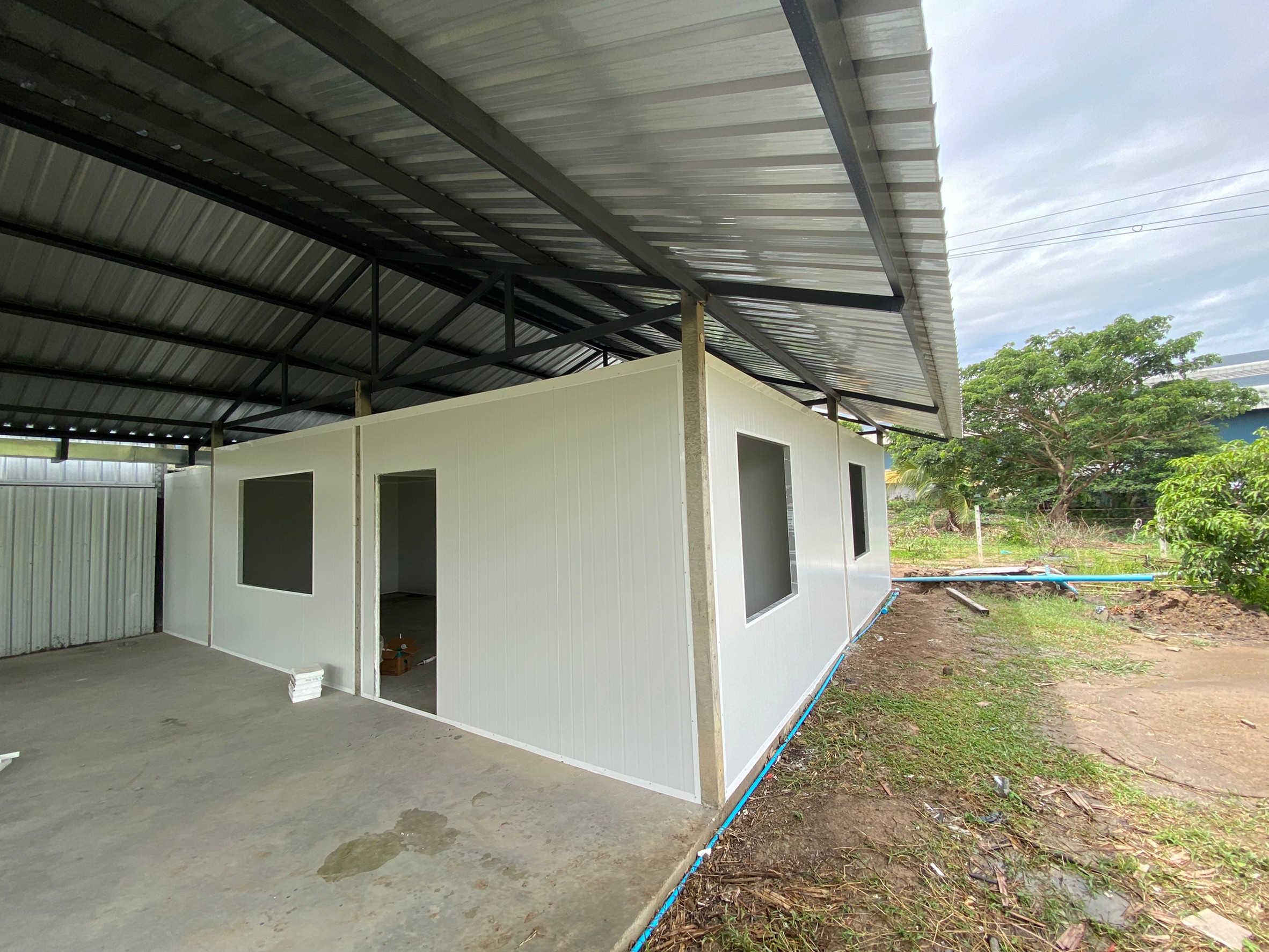 งานกั้นห้อง งานต่อเติม กั้นห้องใต้โครงหลังคาเดิม ขนาด 7.60x9.00 เมตร ไทรน้อย