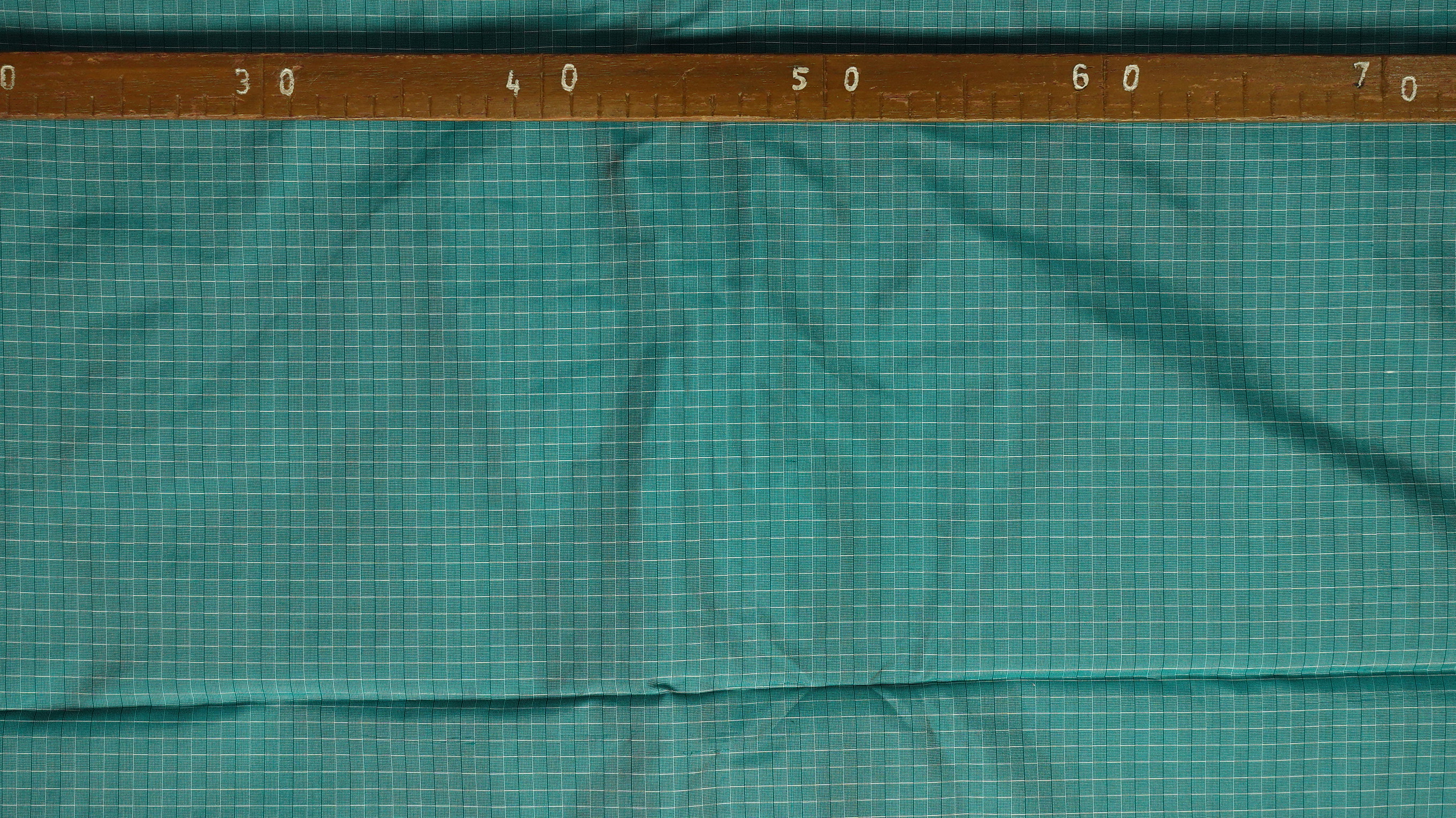 ผ้าไหมลายเกล็ดเต่า ไหมแท้ ลายเล็ก สีเขียวอมฟ้าเทอควอยซ์ ขายตามความยาวหลา รหัส R1D-NY-01236801