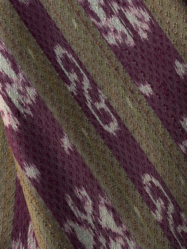 ซิ่น ผ้าไหมมัดหมี่ ทอยกดอก 6ตะกอ สีธรรมชาติ ขนาด 1x2 เมตร ลายดอกรักราชกัญญา สีม่วงชมพูสลับเขียวอ่อน รหัส PCS-NY-11226810