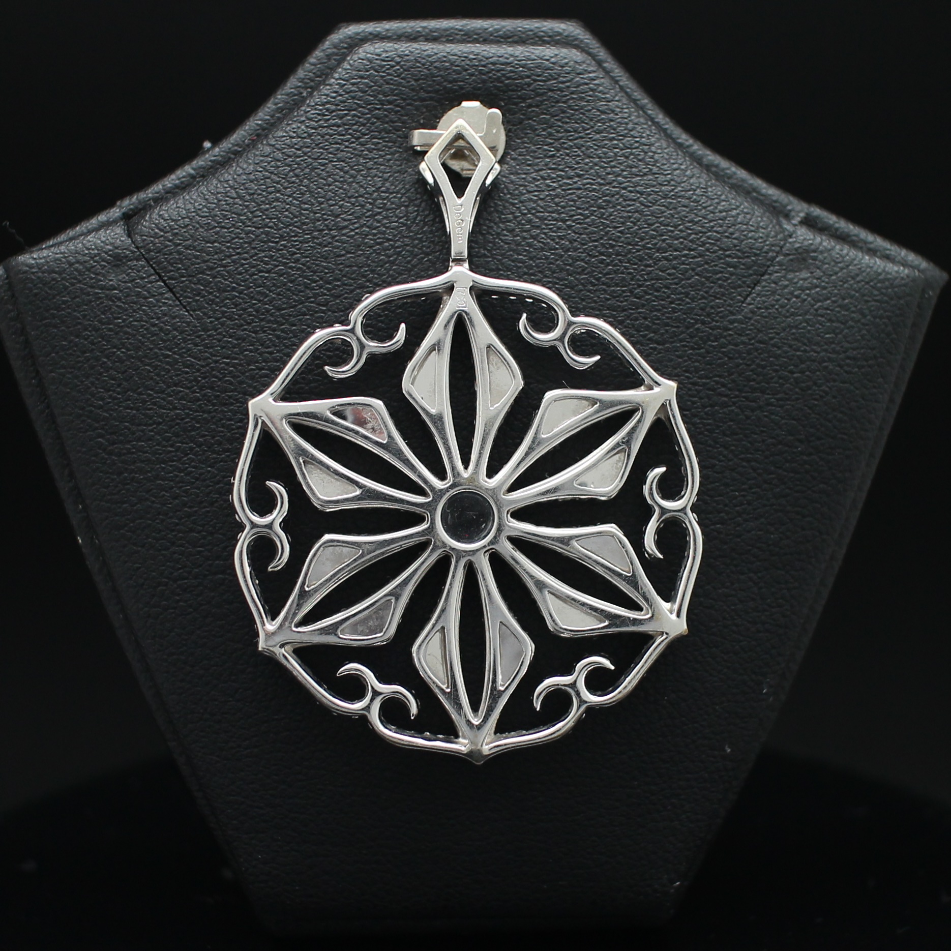 PD25015 จี้เพชรกลม งานนอก แบรนด์ DeGem เพชรแท้ 2 กะรัต ทองแท้ 18k ขาว นน.รวม 11.2 กรัม งานสวยมาก