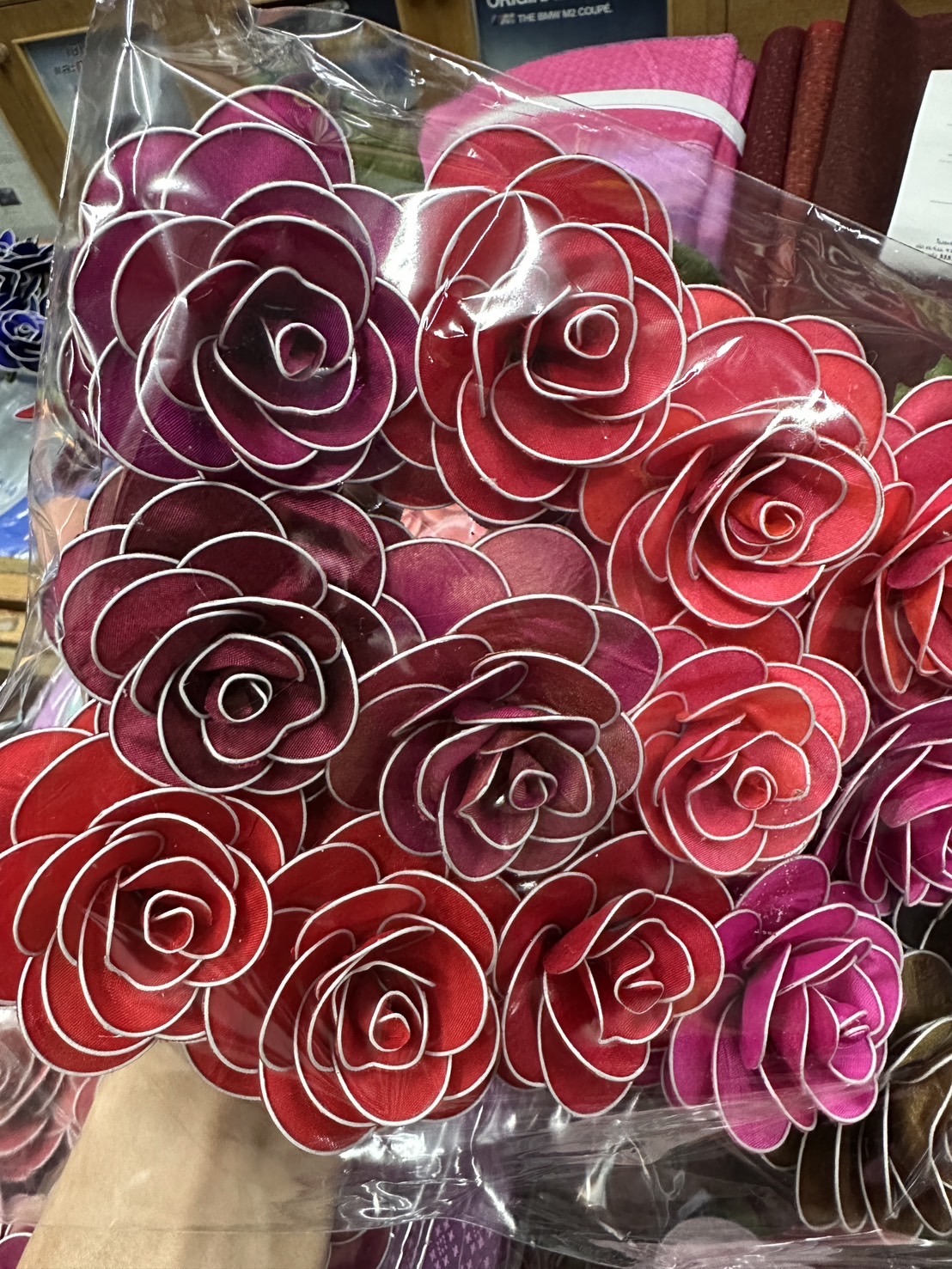 ดอกกุหลาบผ้าไหม (กลัดหน้าอก) แพคโหล (12ชิ้น) คละสี คละลาย GF-ST-1225661