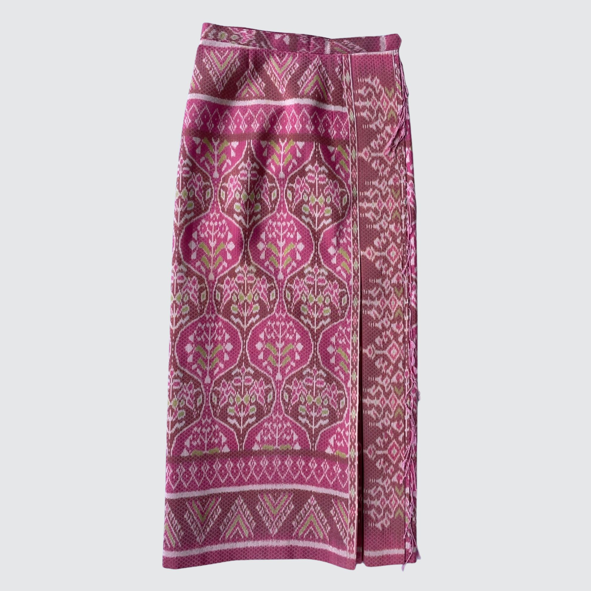 ผ้าถุงป้าย แบบเลื่อนตะขอตามไซส์ หน้านางข้าง ลายดอกไม้อินเดีย สีชมพู รหัส WM-PTS-100968141