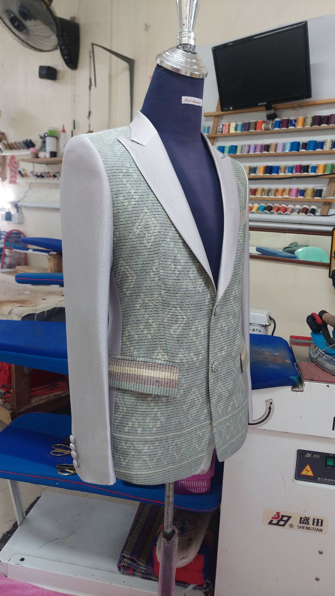 แบบตัด สูทสากลผ้าไหม (ไม่รวมผ้า) chobmai x ARW รหัส CUT-ARW-08306712