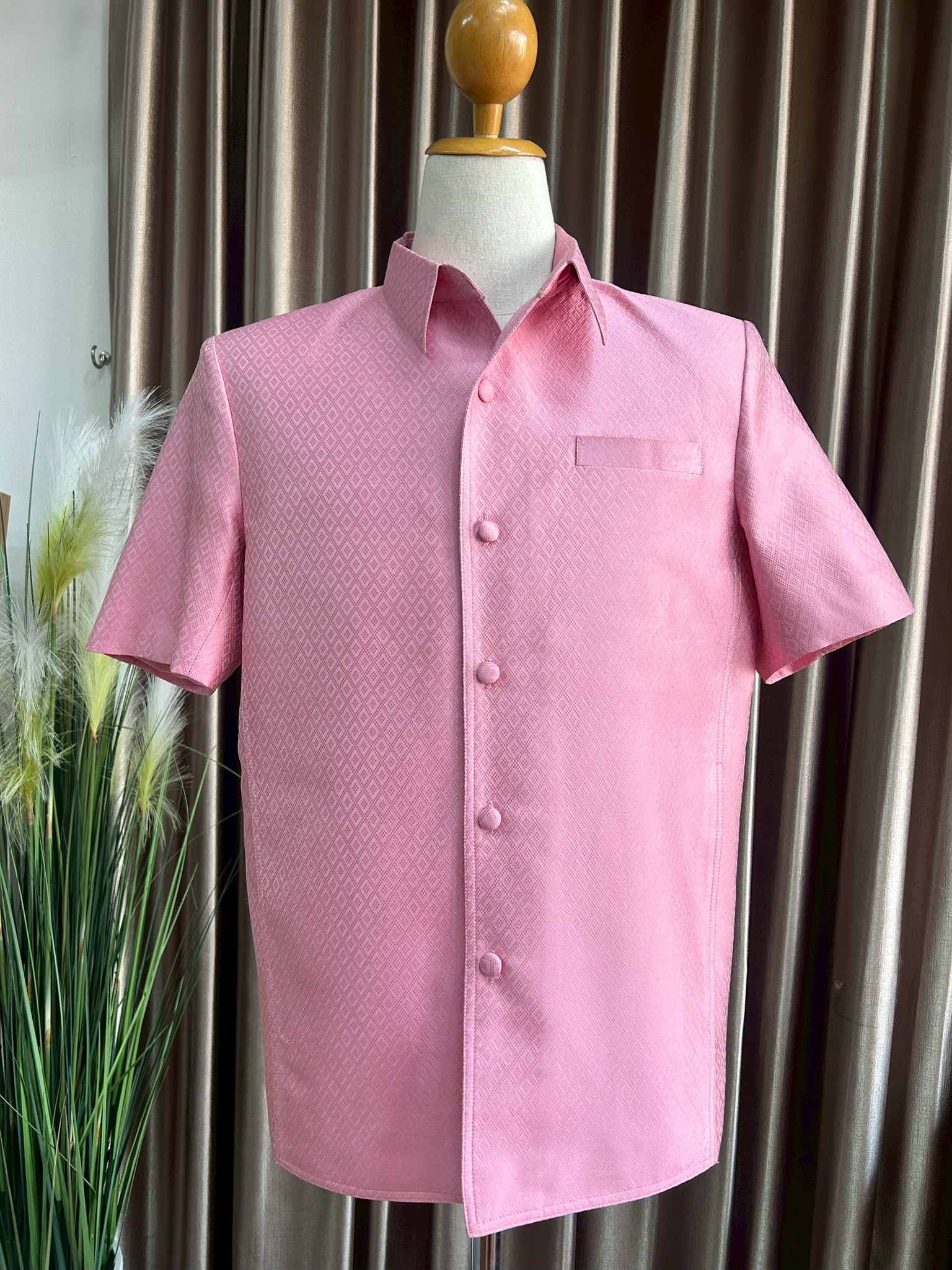 เสื้อสูทไหม แขนสั้น ยกดอกลูกแก้ว สีชมพู เลือกตามไซส์ รหัส DT-PK-042168