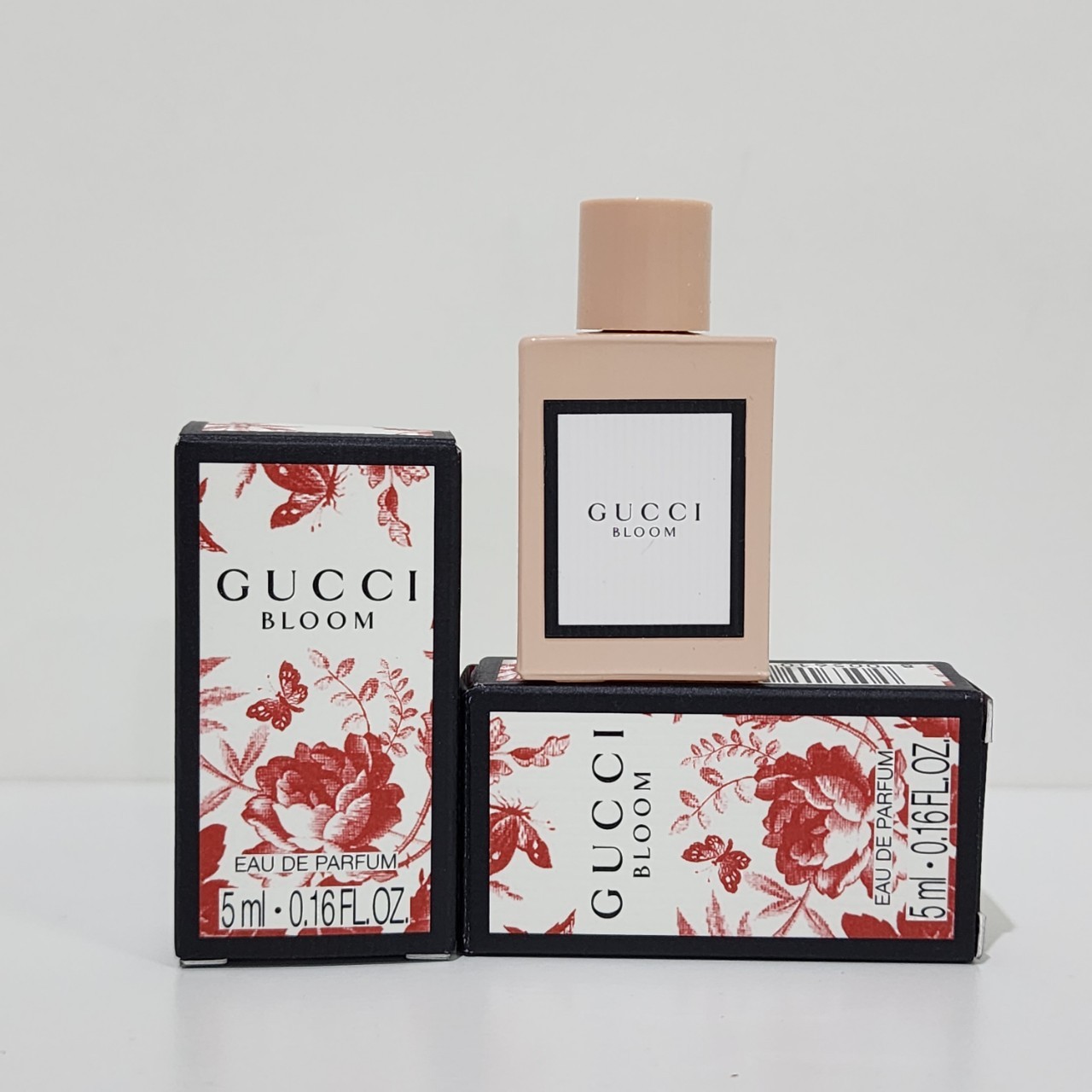 น้ำหอมจิ๋วมินิ Gucci BLOOM EAU DE PARFUM 5ml แบบแต้มมีกล่อง ( Mini Perfume น้ำหอมขนาดพกพา) น้ำหอมจิ๋วมินิ ขวดน่ารัก ตั้งโชว์ก็สวย พกพาก็สะดวก หัวแต้มตามจุดชีพจร