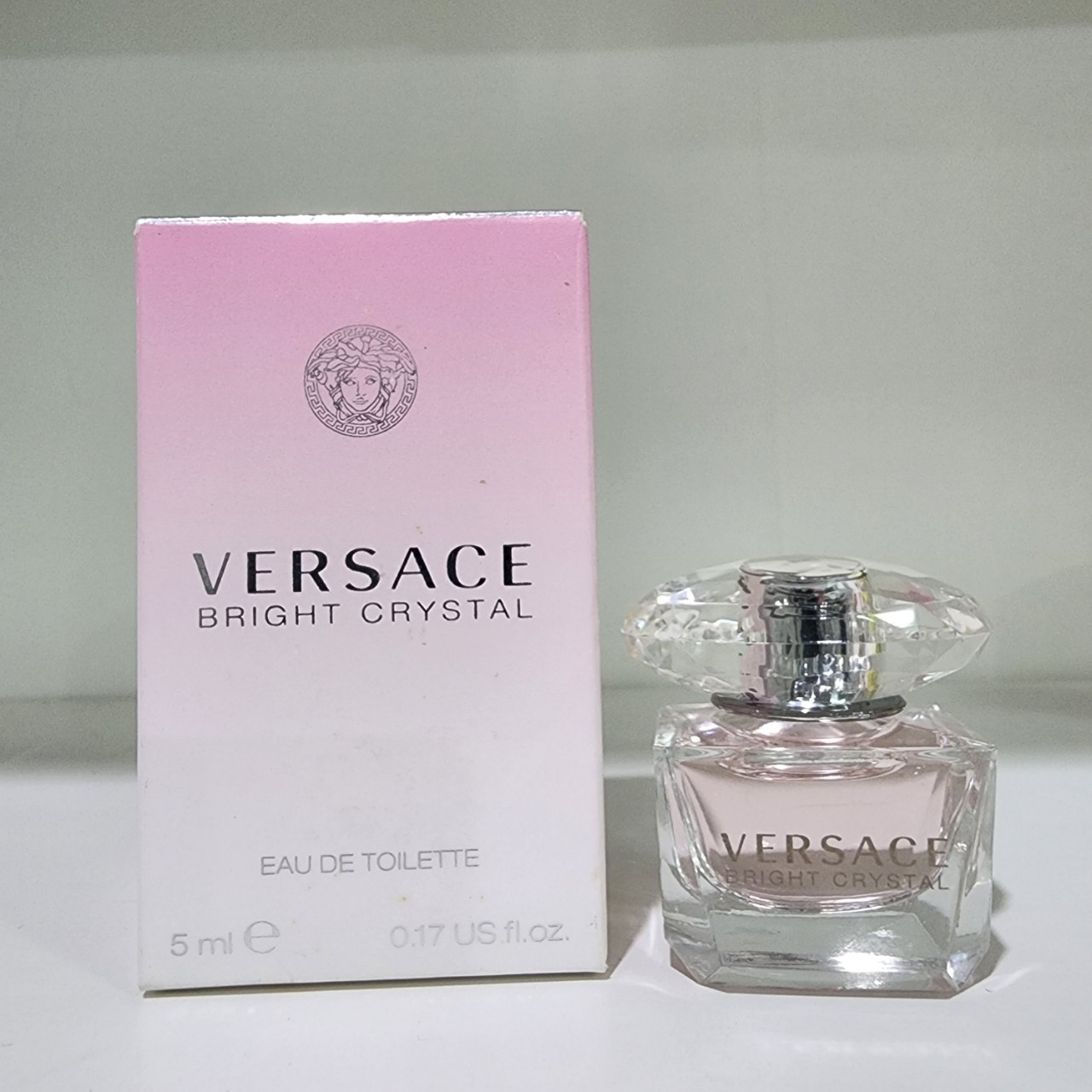 น้ำหอมจิ๋วมินิ Versace Bright Crystal 5ml แบบแต้มมีกล่องแยกจาก set แบบแต้มมีกล่อง ( Mini Perfume น้ำหอมขนาดพกพา) น้ำหอมจิ๋วมินิ ขวดน่ารัก ตั้งโชว์ก็สวย พกพาก็สะดวก หัวแต้มตามจุดชีพจร