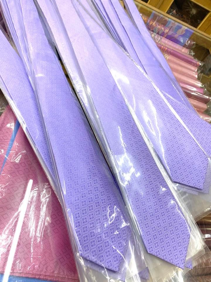 สั่งตัด เนกไท ผ้าไหมยกดอกลูกแก้วสีพื้น ขั้นต่ำ 40เส้น รหัส CUT-ST005