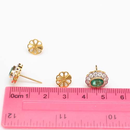 ER25049 ต่างหูมรกตแซมเบียล้อมเพชร เพชรแท้ 24 เม็ด 0.75 กะรัต ทองแท้ 18k นน.รวม 4.2 กรัม มีใบเซอร์ IGL