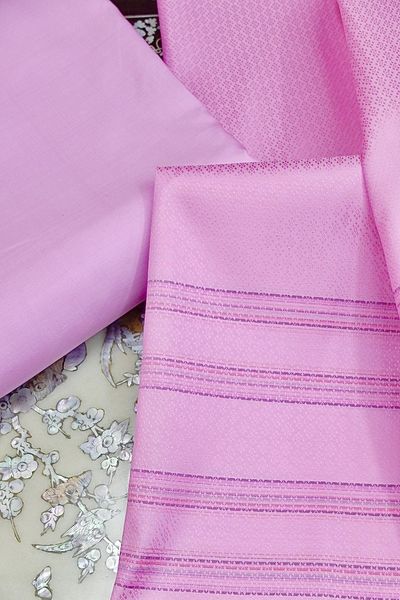 (ผ้าชุด)ไหมสีพื้นมีเชิง (ผ้าพื้น2หลา+ผ้าซิ่น2หลา) เฉดสีชมพูกลีบบัว รหัส B7C-ST-0503671234