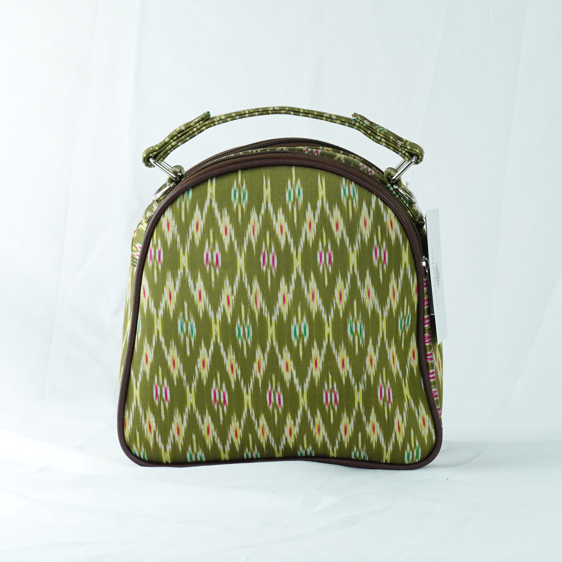 กระเป๋าถือไหมแท้ทรงโดมหลังเต่า พร้อมสายสะพาย ขนาด 8x21x21 ซม. ความสูงหูจับ 7 ซม. สีเขียว รหัส GO-TT-060468152