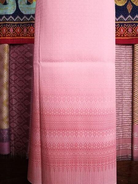 (ผ้าชุด)ไหมยกสุรินทร์ ขนาด 1x4เมตร (ลาย 2เมตร+สีพื้น 2เมตร) สีชมพูพีช รหัส N10-NY0322665
