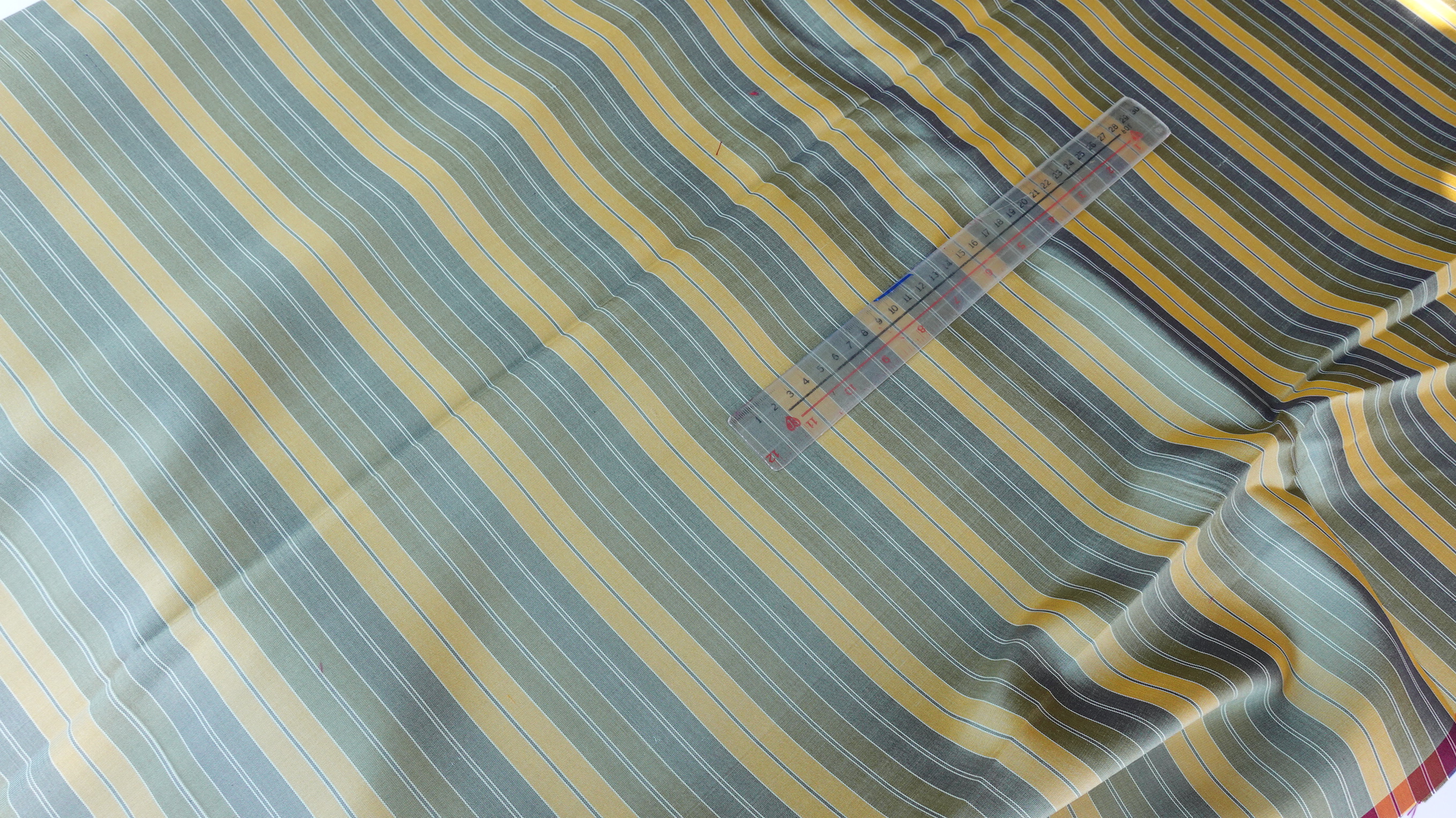 ผ้าไหม ลายริ้ว ไหมแท้ multicolor ลายขาวม้า สีเขียว (ราคาต่อเมตร) รหัส MC-76-P4583