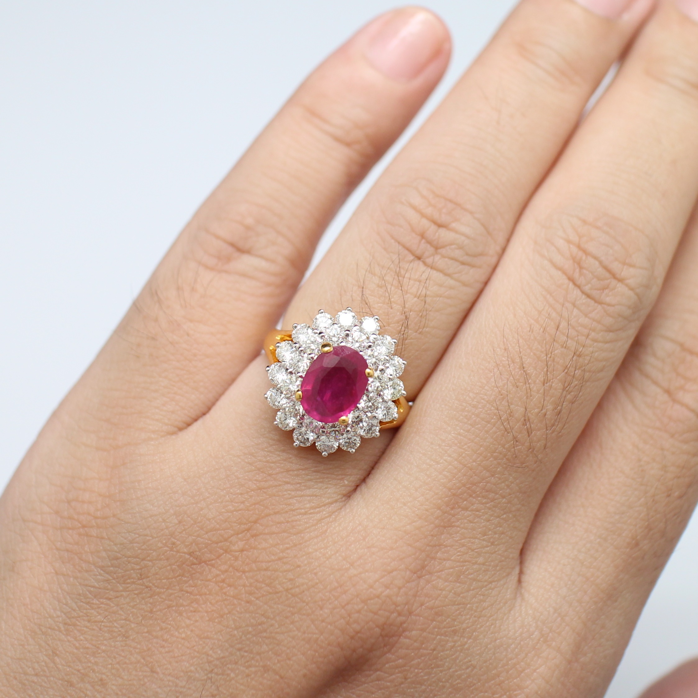 RG250124 แหวนทับทิมพม่าล้อมเพชร เพชรแท้ 12 เม็ด 0.24 กะรัต ทองแท้ 18k นน.รวม 3.2 กรัม ขนาดแหวน 53 มีใบเซอร์