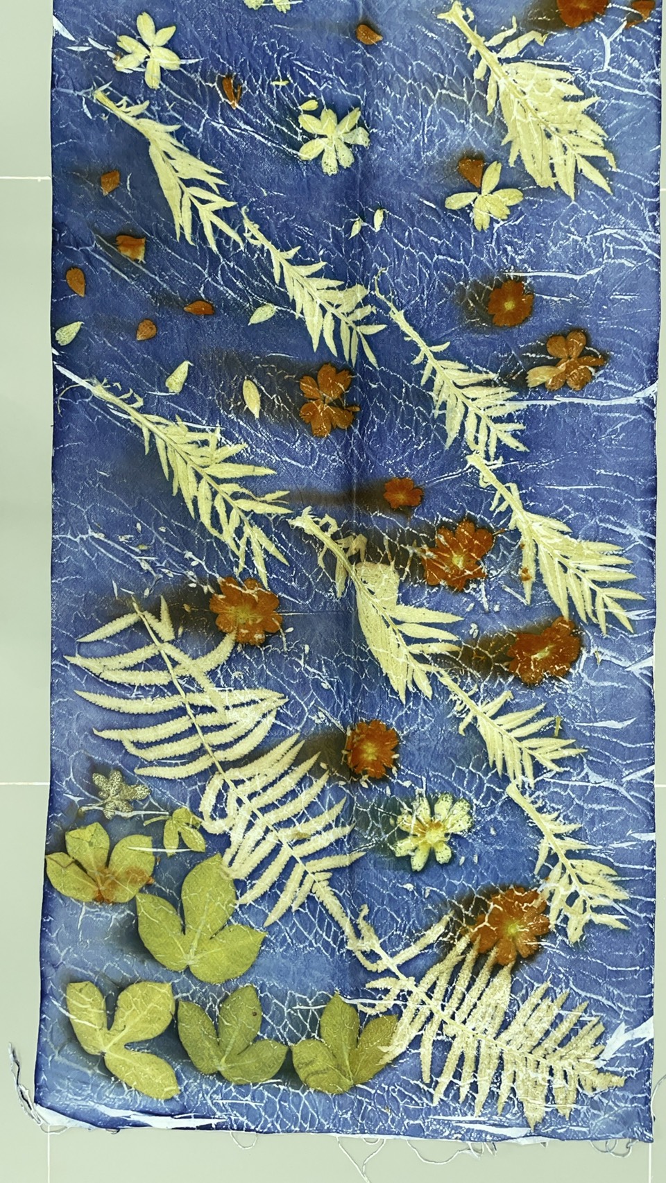 ผ้าคลุมไหล่ผ้าไหม Eco print เนื้อยกดอก มีชายครุย ขนาด 60x180ซม. สีน้ำเงิน รหัส ECO -82-11146816