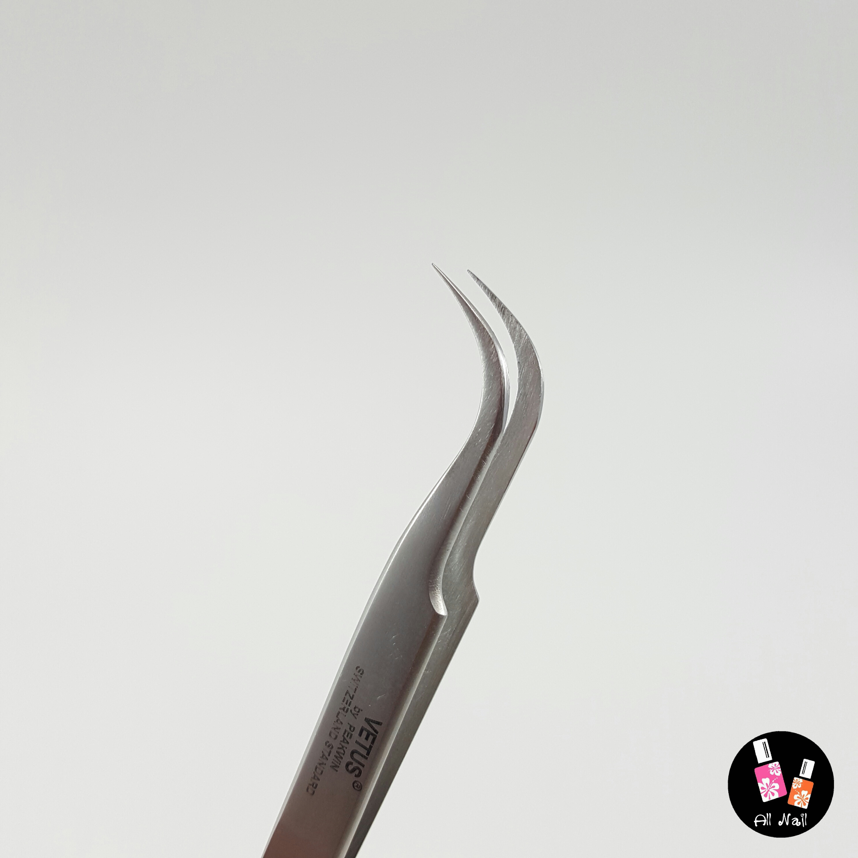 คีมหนีบขนตา แบบโค้ง