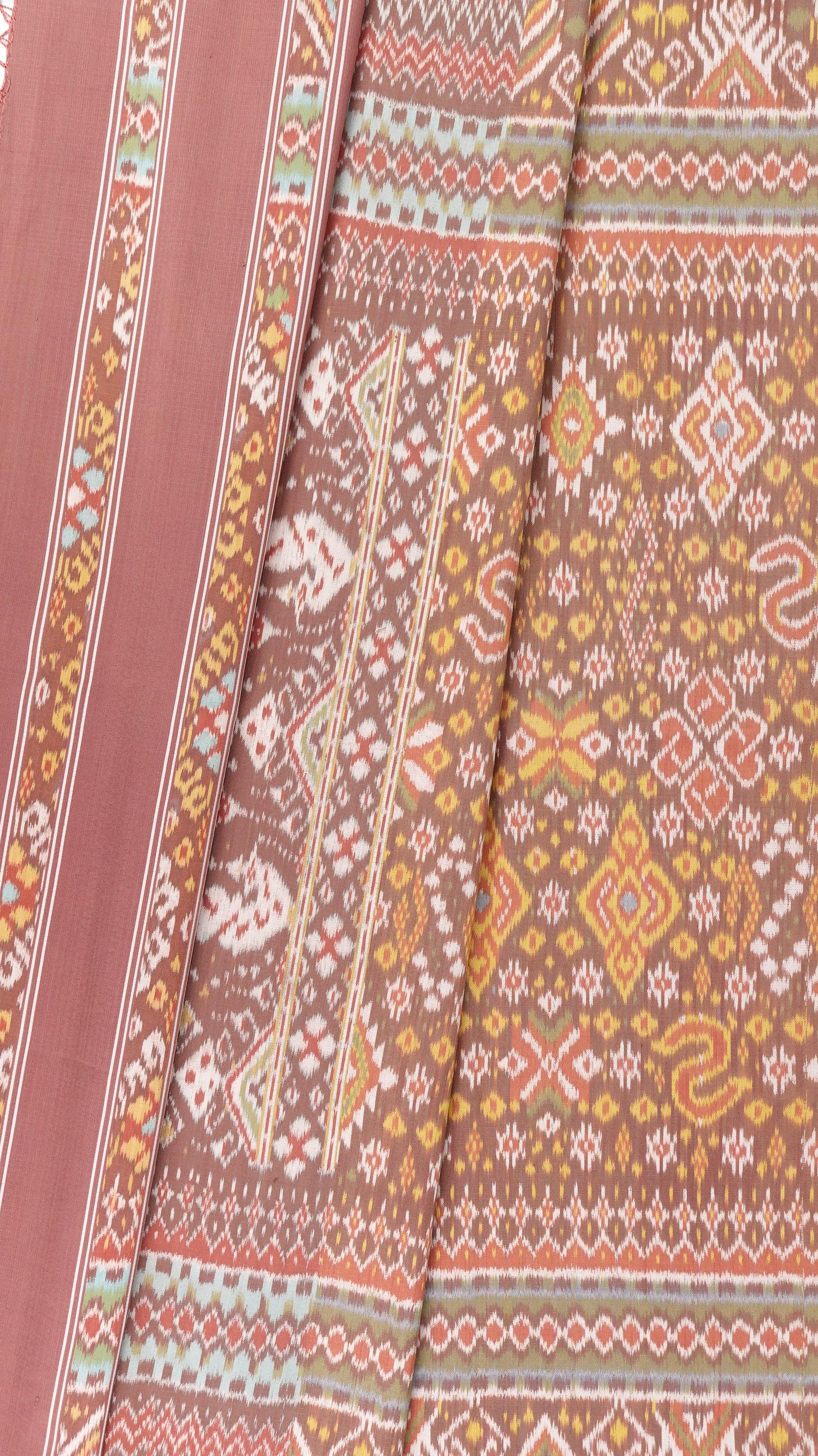 ซิ่น ผ้าไหมมัดหมี่ สีธรรมชาติ 3ตะกอ ทอเหยียบเหาะ มีหน้านาง ชายครุย ขนาด1x2เมตร ลายพระราชฐาร สีน้ำตาล รหัส M3P-33-0224689