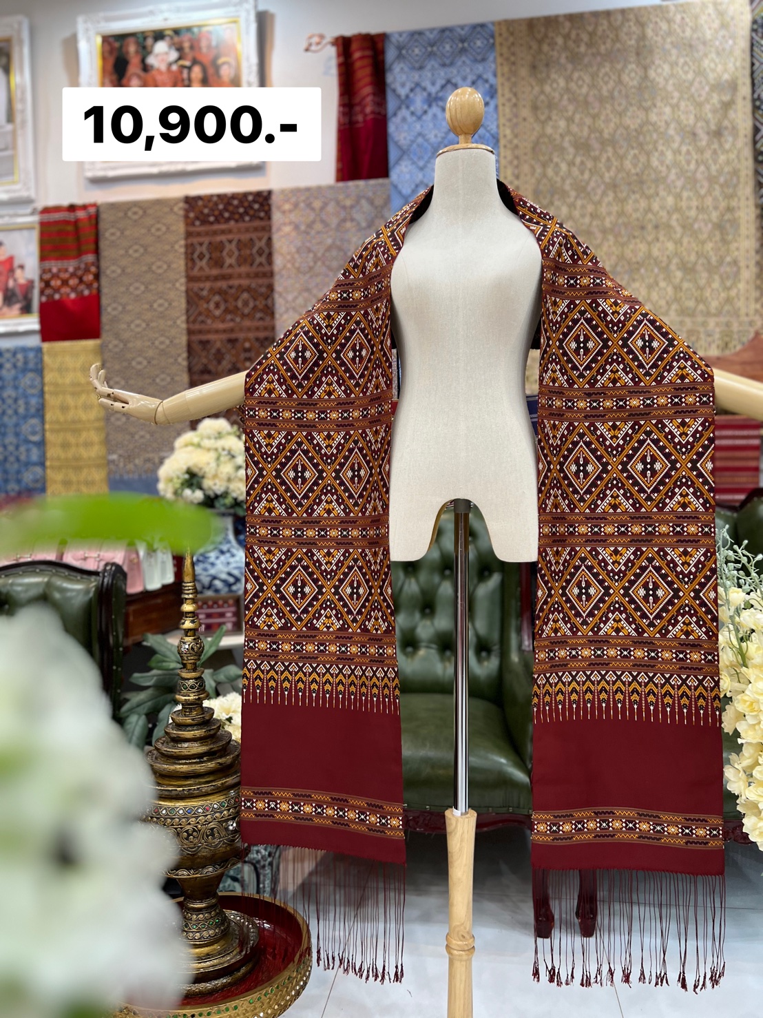 ผ้าพันคอ ไหมแพรวา ไหมแท้ ขนาด 30ซม.x2.30ซม. พื้นสีแดง รหัสZE-BM-0721682