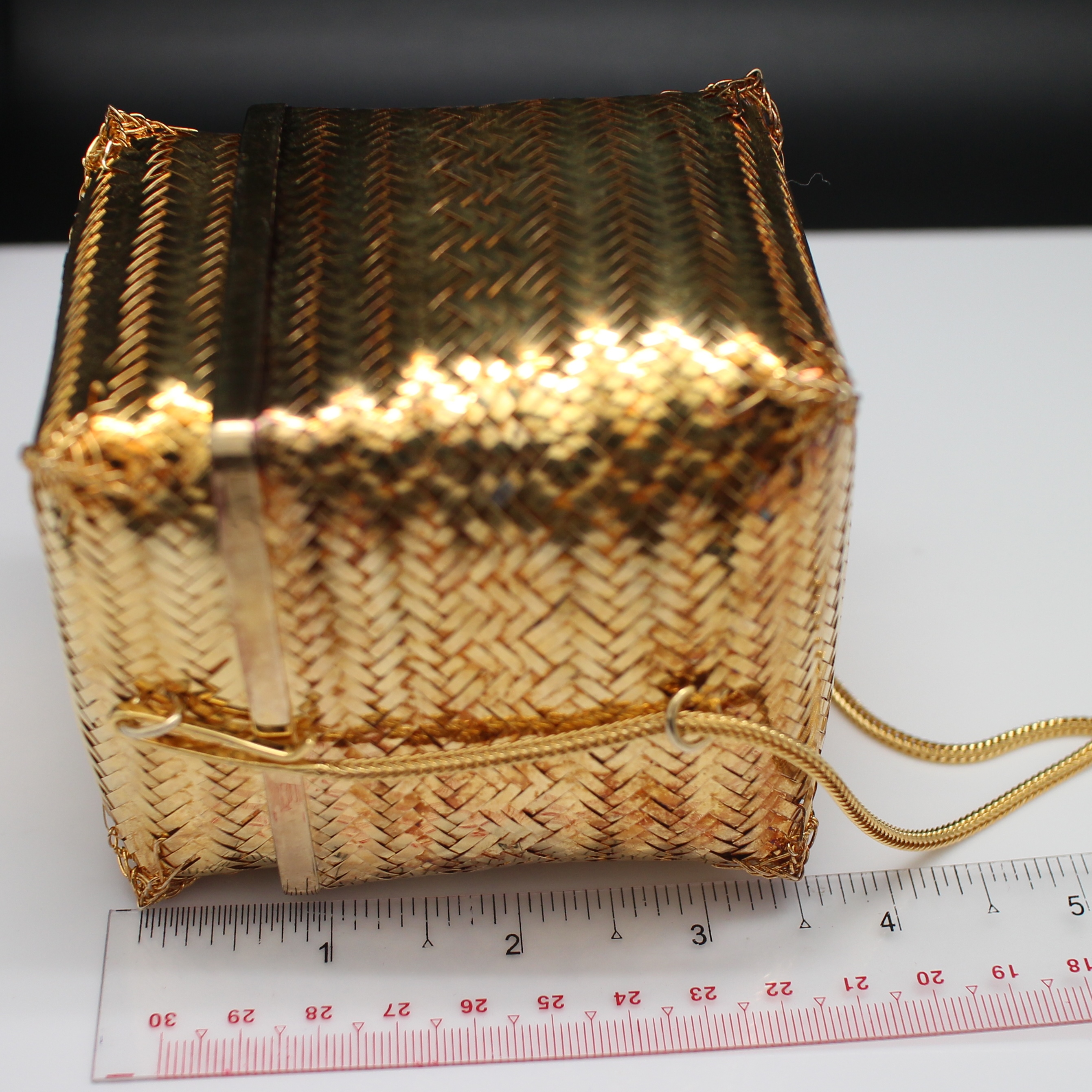 SI364 กระเป๋าสานทรงสีเหลี่ยม เงินกะไหล่ทอง นน. 261.8 กรัม