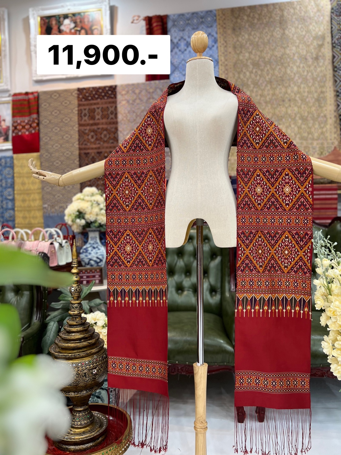 ผ้าพันคอ ไหมแพรวา ไหมแท้ ขนาด 30ซม.x2.30ซม. พื้นสีแดง รหัสZE-BM-0721688
