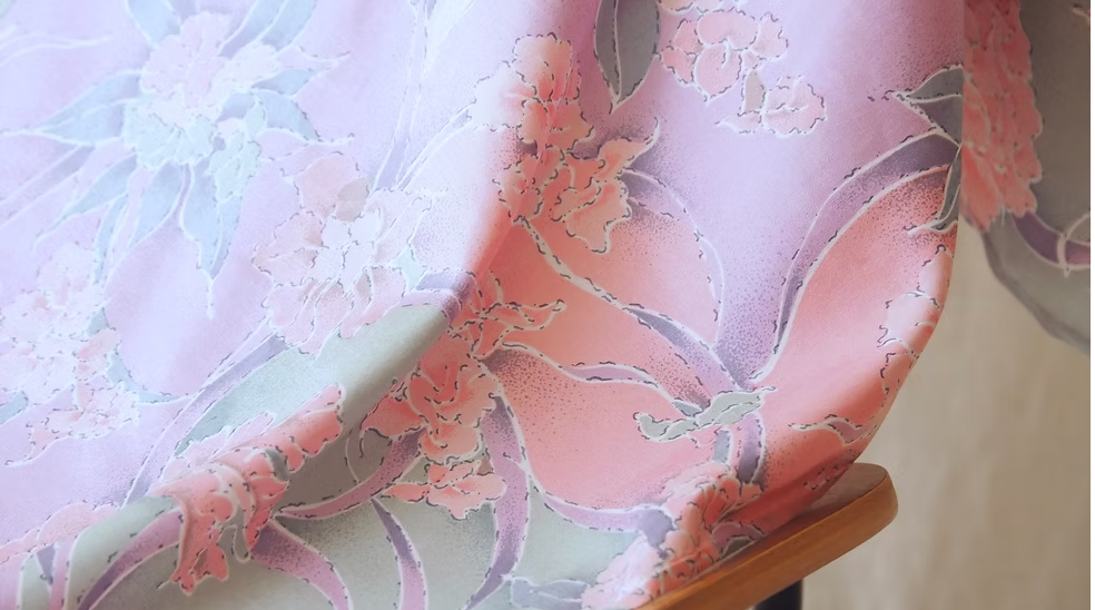 ผ้าพันคอไหมพิมพ์ลาย สี่เหลี่ยมจัตุรัส ขนาด 100x84ซม.ลายดอกไม้ สีชมพูม่วง รหัส ZTG-CT-103377