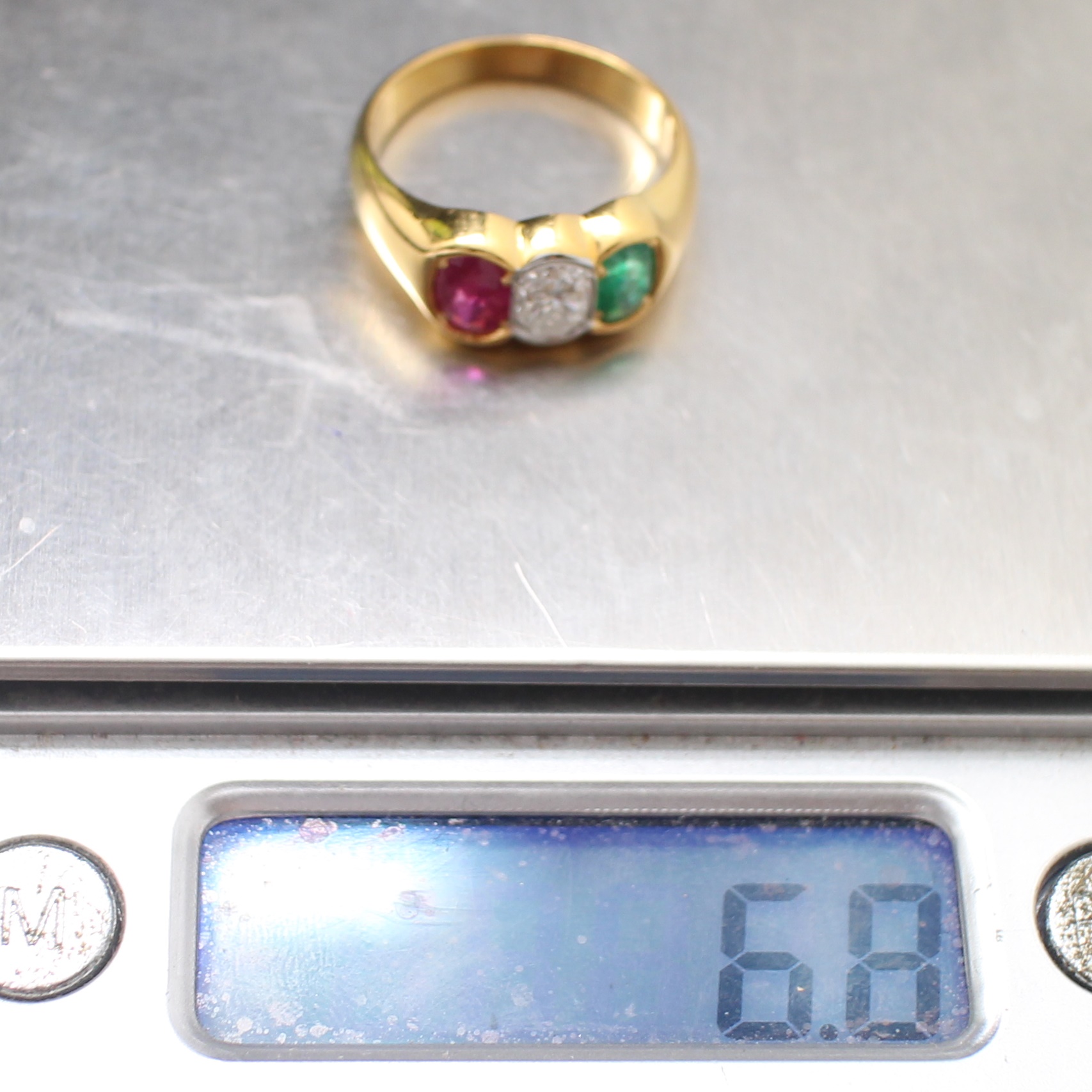 RG250142 แหวนเพชรทรงไข่ บ่าข้าง มรกตและทับทิม เพชรแท้ 0.49 กะรัต ทองแท้ 90% นน.รวม 6.8 กรัม ขนาดแหวน 56