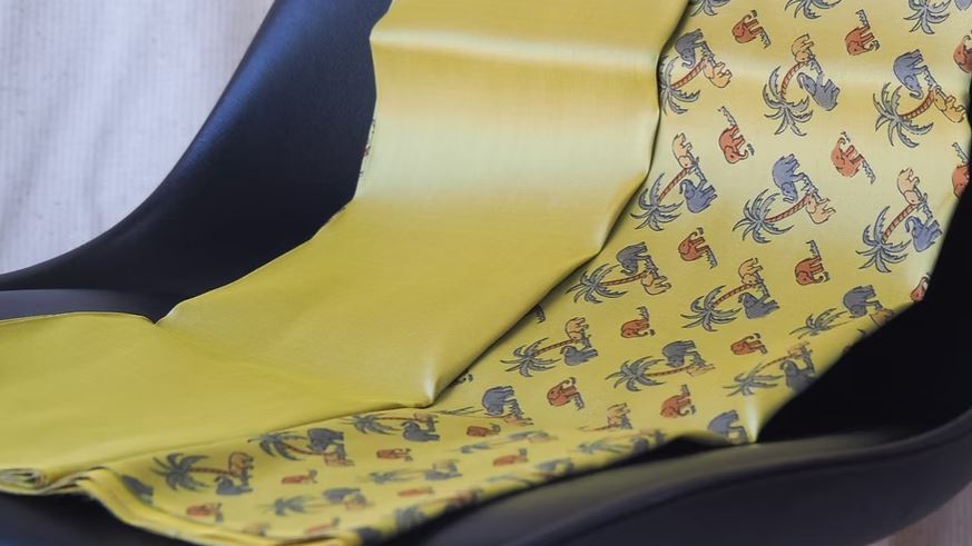 (ผ้าชุด)ไหมพิมพ์ลาย ไหมแท้ ขนาด 1x4หลา (ผ้าลาย2หลา+สีพื้น 2หลา) สีเหลือง รหัส A40-CT-102020