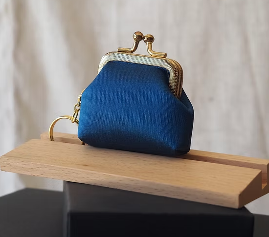 กระเป๋าสตางค์ ใส่เหรียญ ขนาด 7x7x2.5cm. สีน้ำเงิน GL-CT-103456