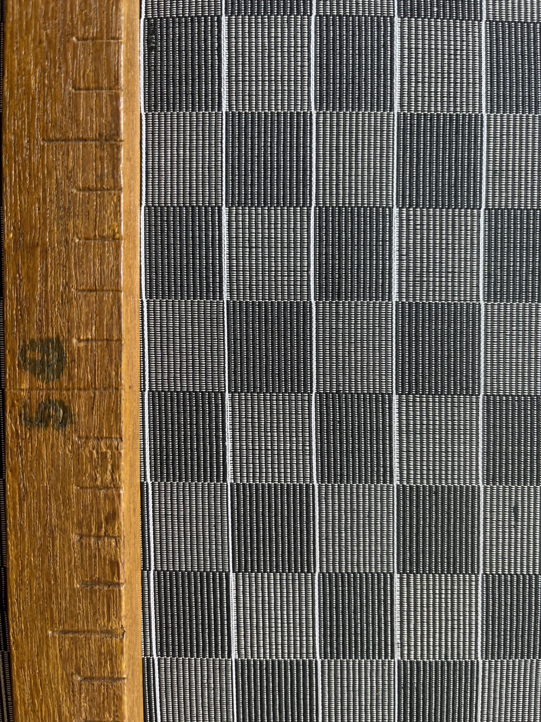 ผ้าไหมลายเกล็ดเต่า ไหมแท้ สีขาวสลับดำ ขายตามความยาวหลา รหัส R1D-76-P4496