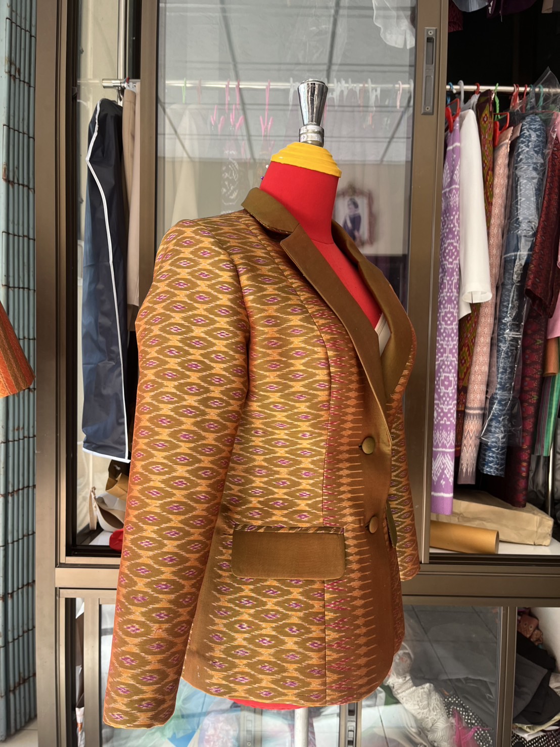 แบบตัด สูทหญิง ผ้าไหม (ไม่รวมผ้า) chobmai x ARW รหัส CUT-ARW-010968