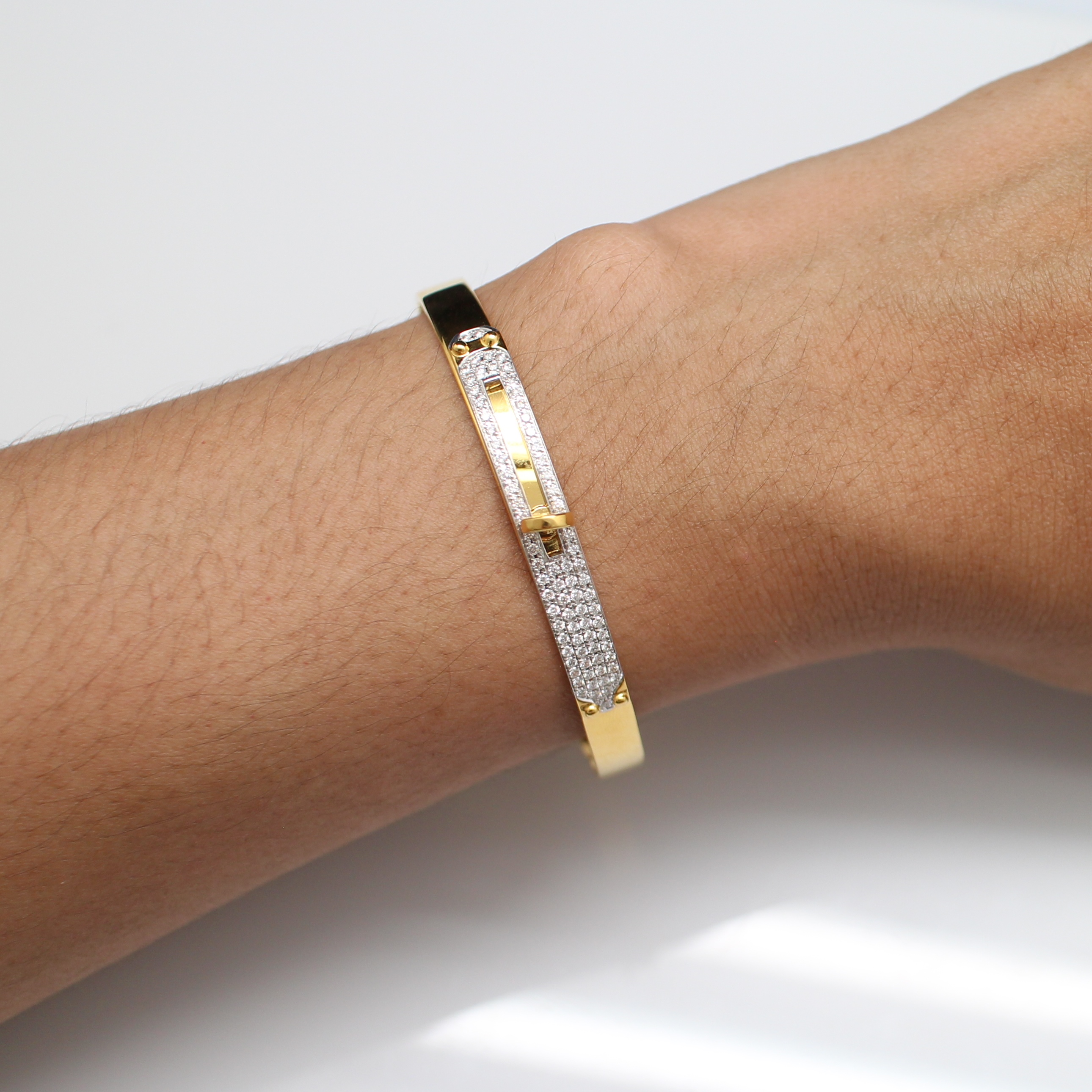 BL25006 กำไลเพชรครึ่งวง เพชรแท้ 0.49 กะรัต ทองแท้ 90% เส้นผ่านศูนย์กลาง 5.5 ซม.