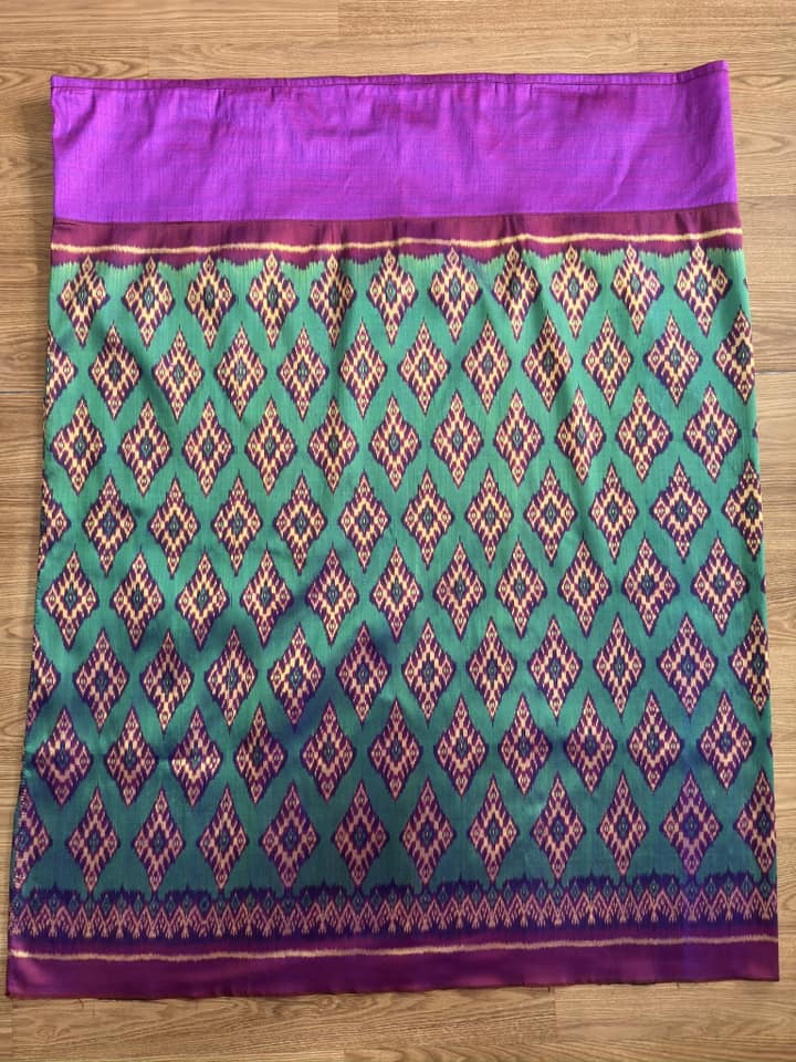 ซิ่น พระตะบอง ผ้าจามทอสามตะกอ ขนาด 114x180ซม สีเขียว รหัส N9-SIL-AJ20