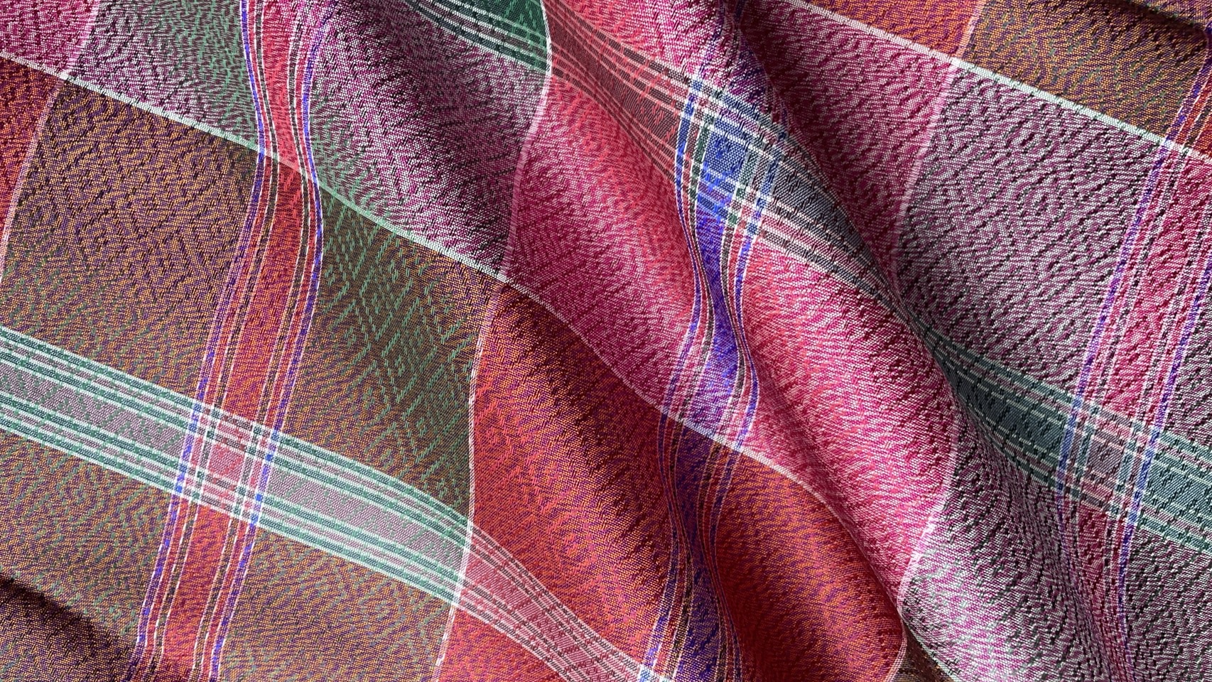 ผ้าไหมโสร่ง ไหมแท้ หางกระรอก สีแดงสลับคละสี ขายตามความยาวเมตร รหัส R1B-76-092668161