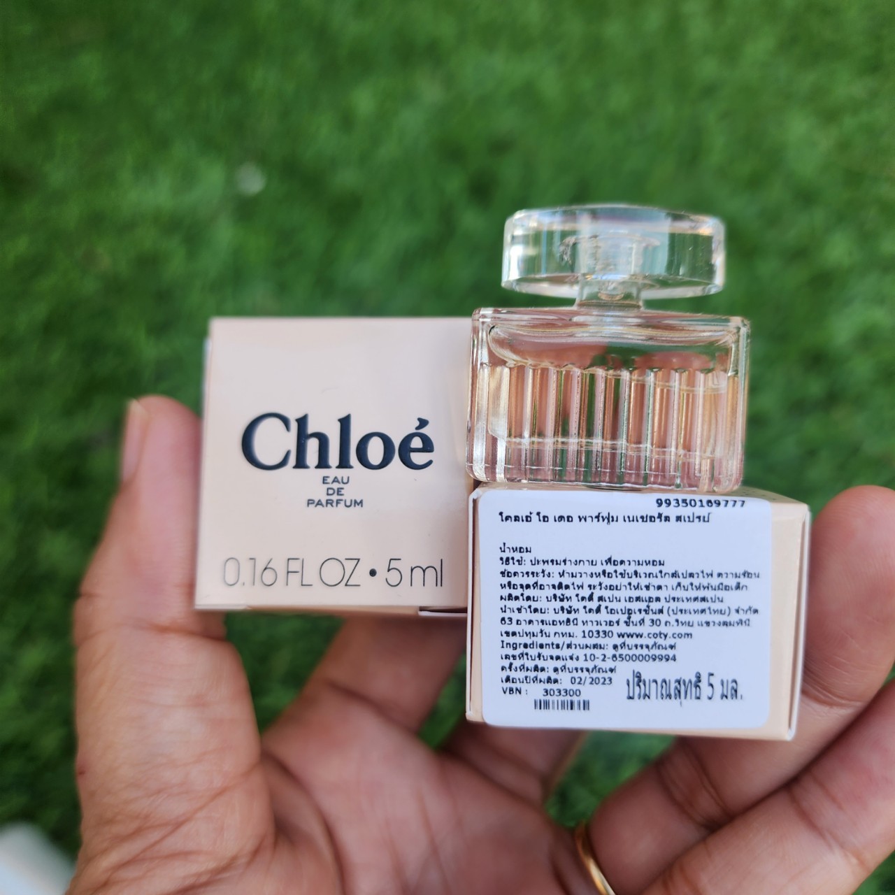 น้ำหอมจิ๋วมินิ Chloe Signature 5ml แบบแต้มมีกล่อง ( Mini Perfume น้ำหอมขนาดพกพา) น้ำหอมจิ๋วมินิ ขวดน่ารัก ตั้งโชว์ก็สวย พกพาก็สะดวก หัวแต้มตามจุดชีพจร