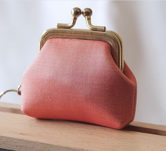 กระเป๋าสตางค์ ใส่เหรียญ ขนาด 7x7x2.5cm. สีชมพูเทา GL-CT-103474