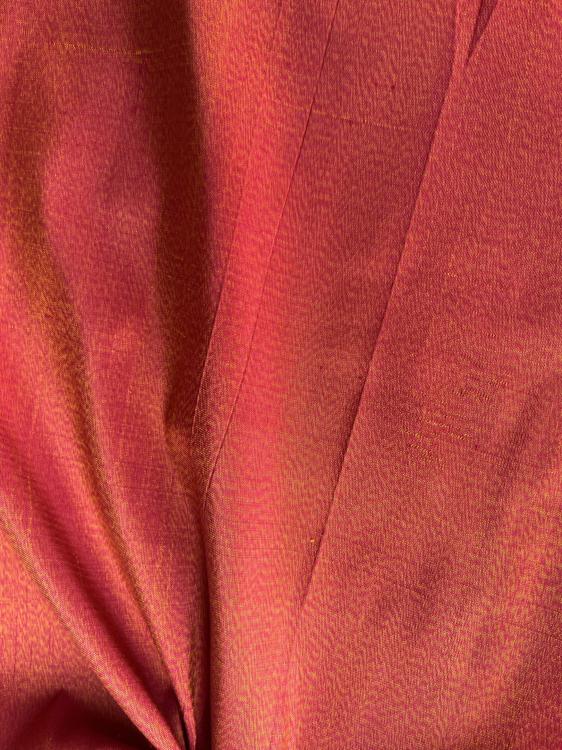 ผ้าไหมหางกระรอก ไหมบ้าน เนื้อหนา สีแดงส้ม ตัดขายตามความยาวเมตร รหัส R1N-NY-0327682