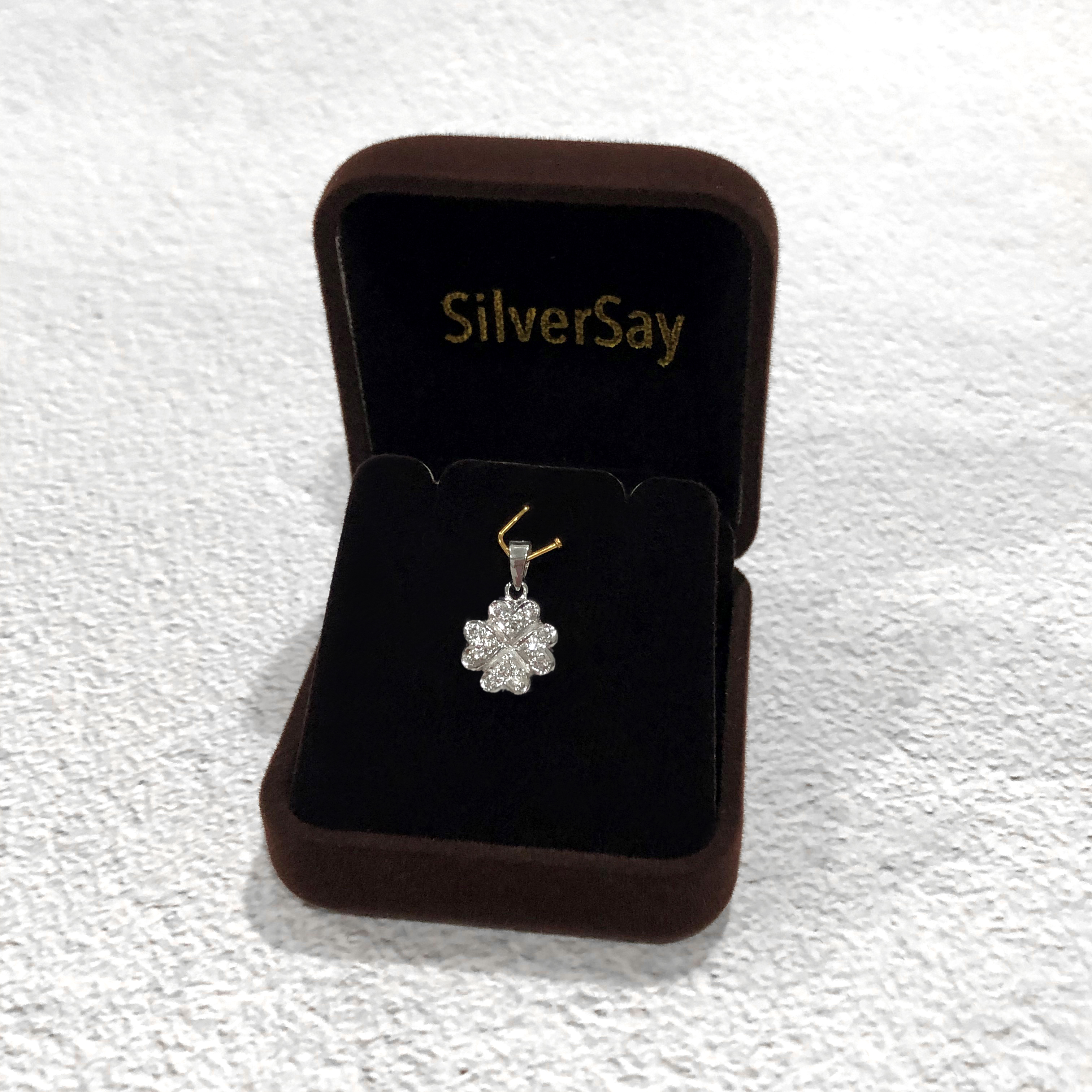 ต่างหูใบโคลเวอร Clover 4 ฉลุรูปหัวใจสี่ทิศ