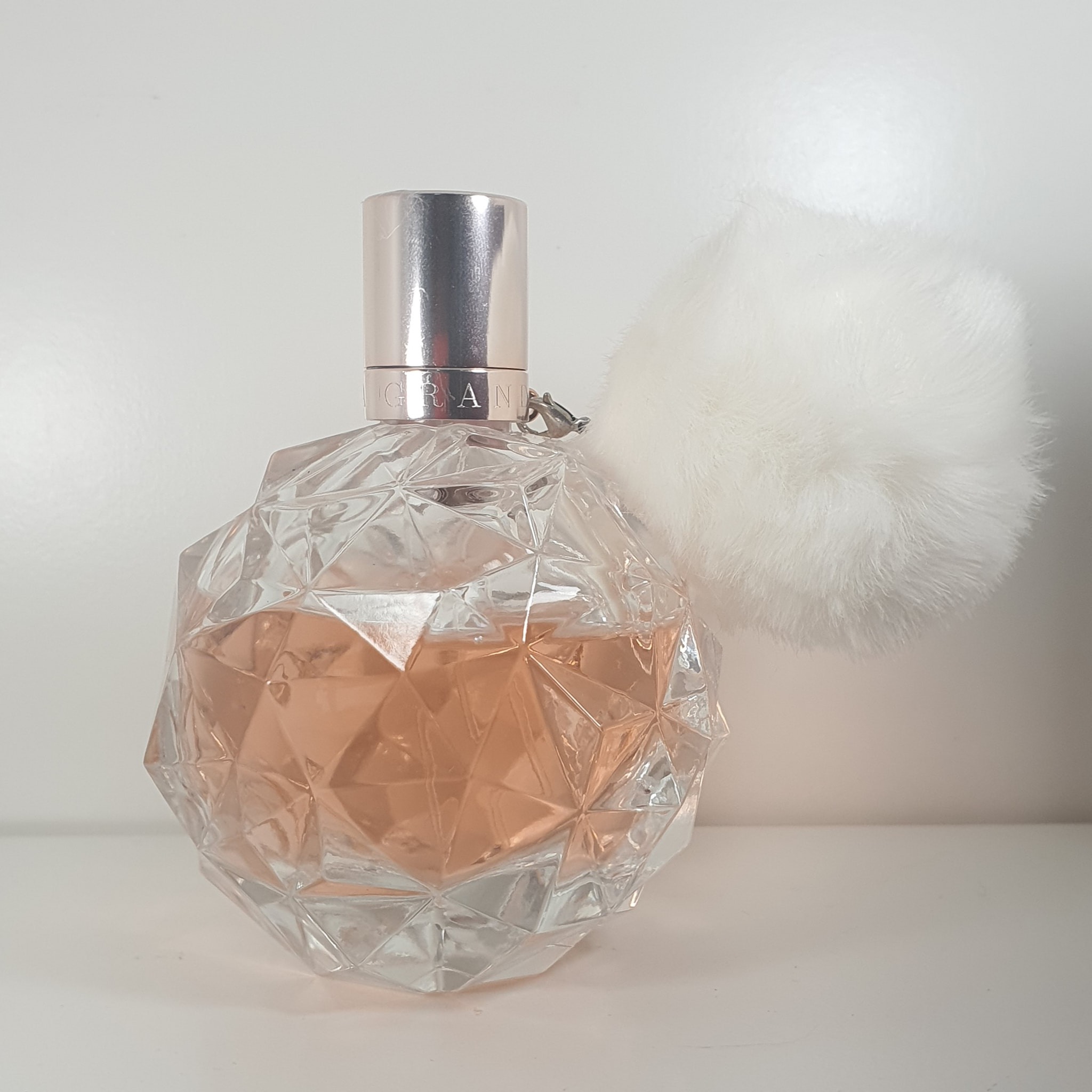 น้ำหอมแท้แบ่งขาย Ariana Grande Ari EDP 💦แบ่ง 💕Travel Size แบบทดลอง