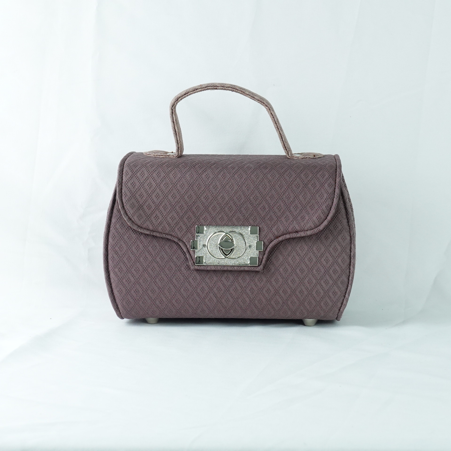 กระเป๋าถือผ้าไหมทรงกล่องฝาพับ ขนาด 21x13x10ซม.ความสูงหูจับ 7ซม. สีน้ำตาล รหัส GLA-TT-060468143