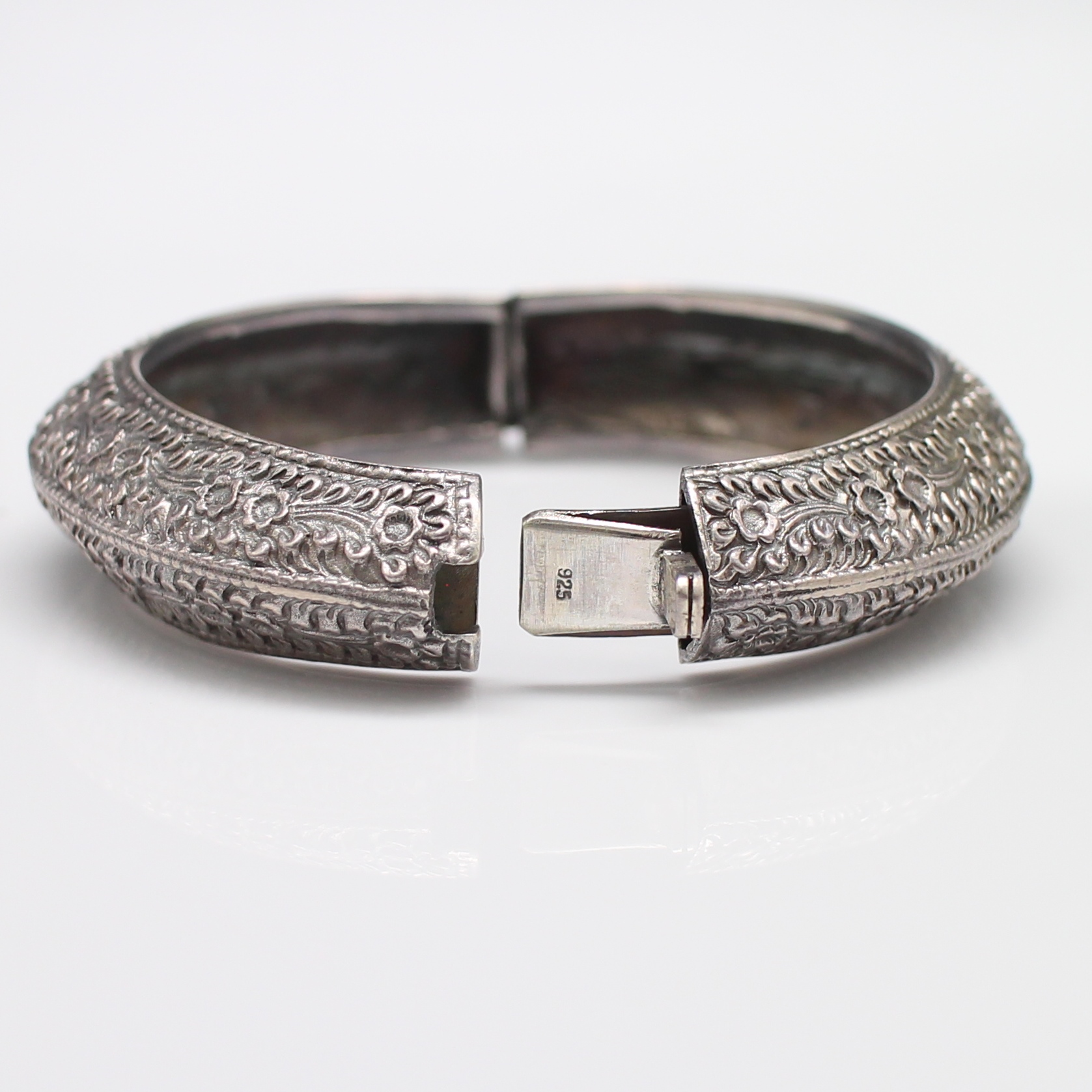 SI0007 กำไลเงินหัวบัวดุลลายดอกไม้ เงินแท้ 92.5% นน. 56.7 กรัม เส้นผ่านศูนย์กลาง 5.4 cm.