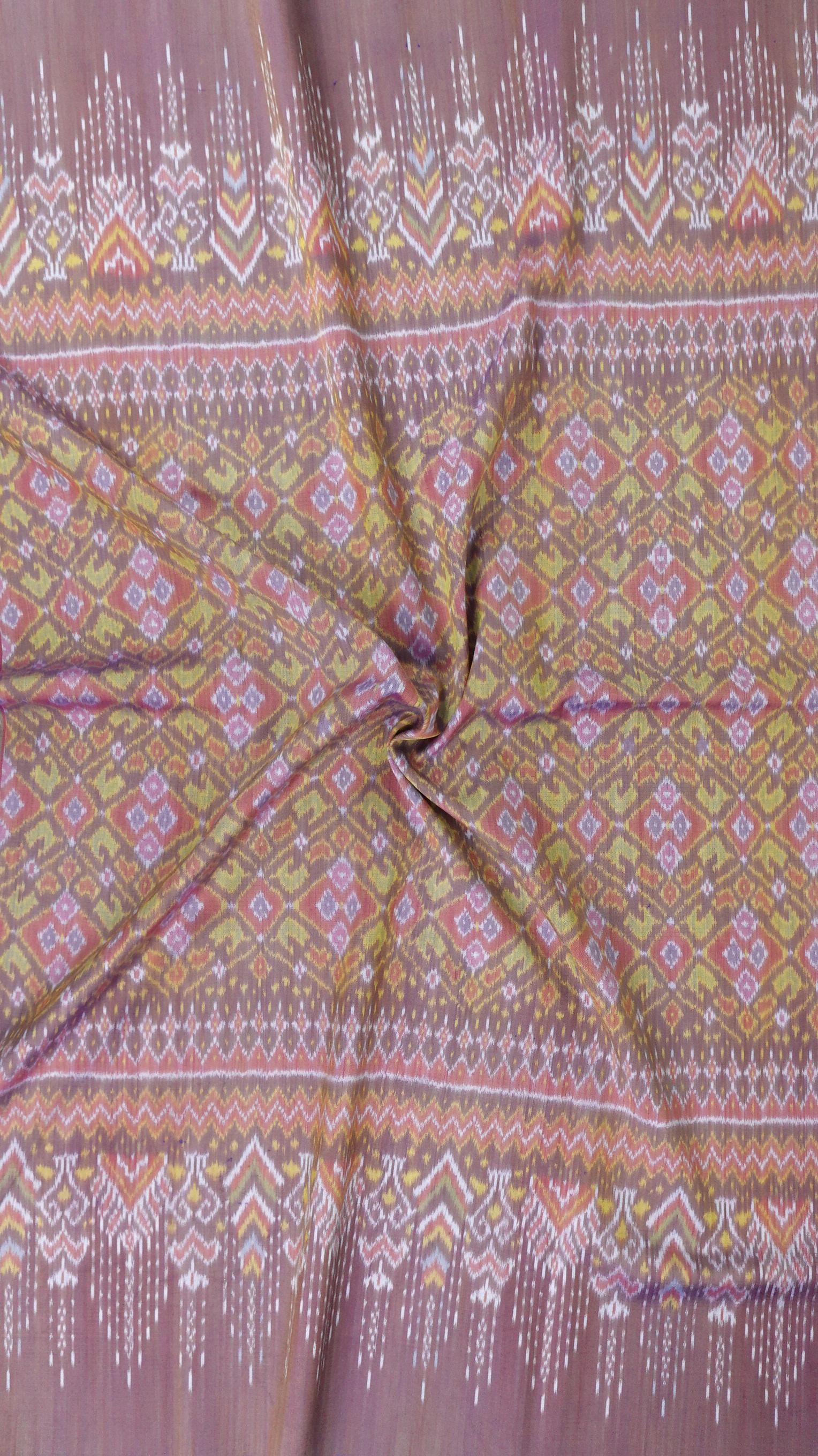 ซิ่น ผ้าไหมมัดหมี่ สีธรรมชาติ 3ตะกอ ทอเหยียบเหาะ มีหน้านาง ชายครุย ขนาด1x2เมตร ลายเต่างอย สีน้ำตาลม่วง รหัส M3P-33-0224688